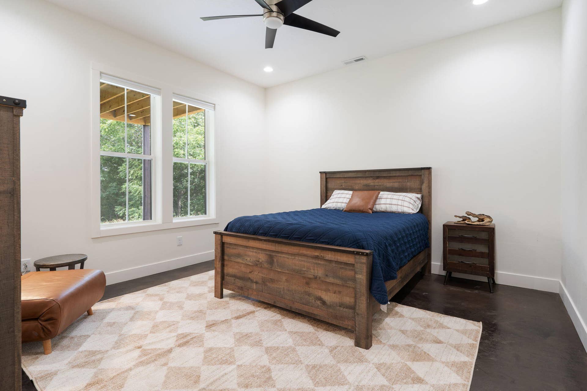 893-Hidden-Springs-Ln-Elegant-Suite