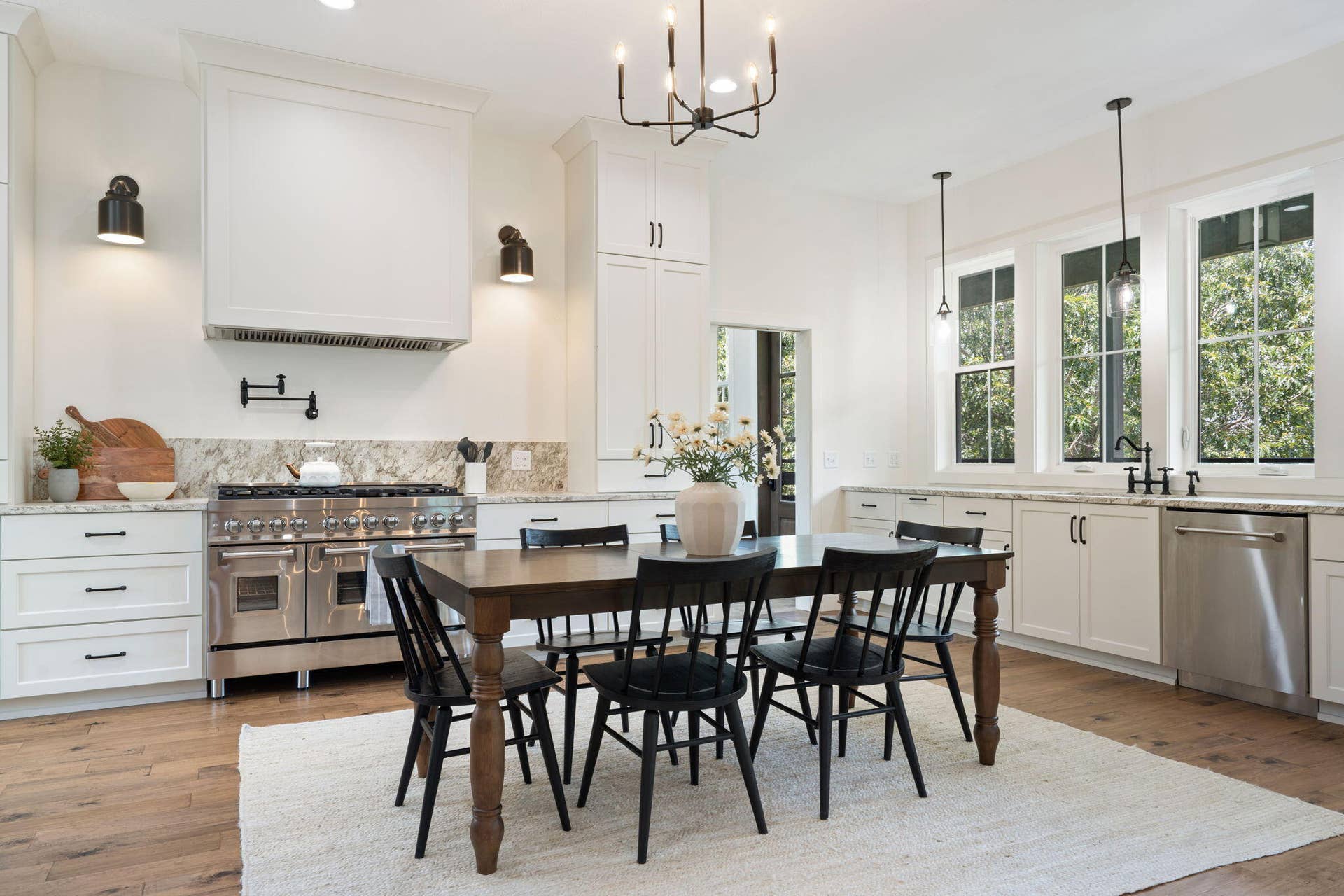 893-Hidden-Springs-Ln-High-end-entertain