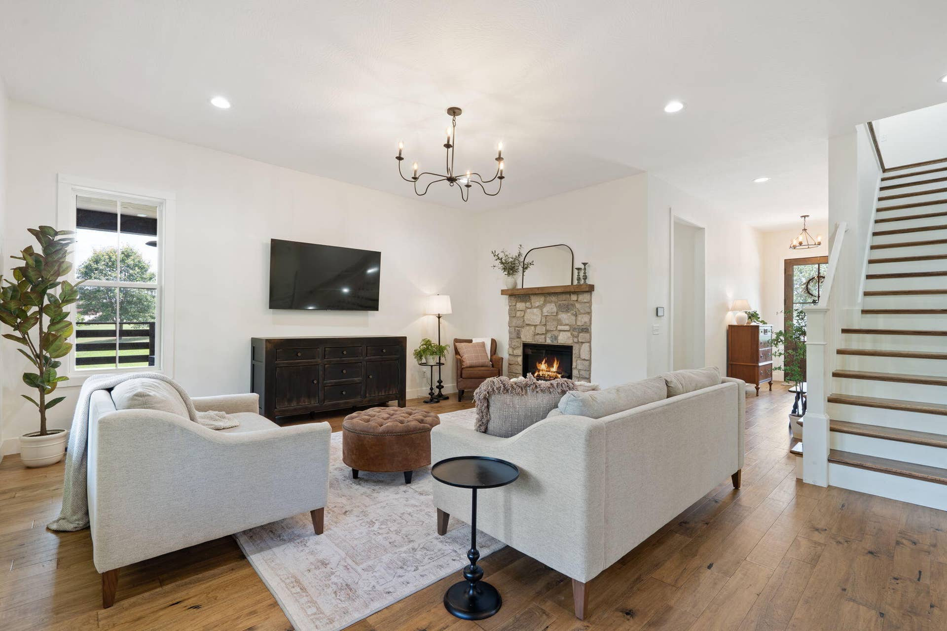 893-Hidden-Springs-Ln-Serene-Lounge