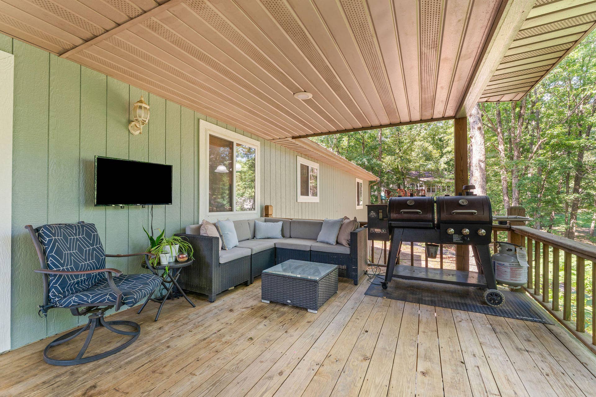 71 Queensberry Drive, Branson West, MO 65737 Back Deck