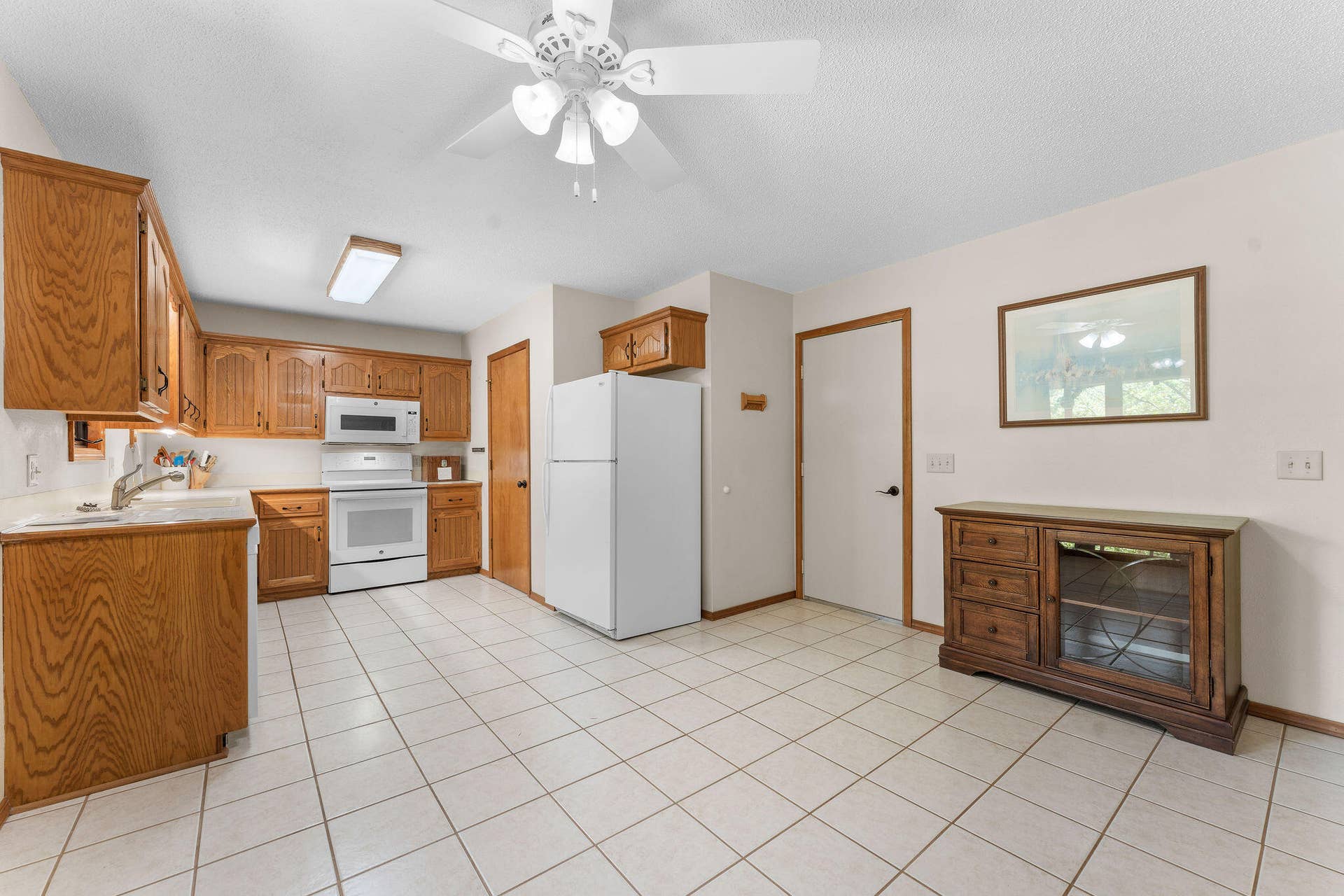107 Oak Drive, Kimberling City, MO 65686 Spacious Kitchen/dining