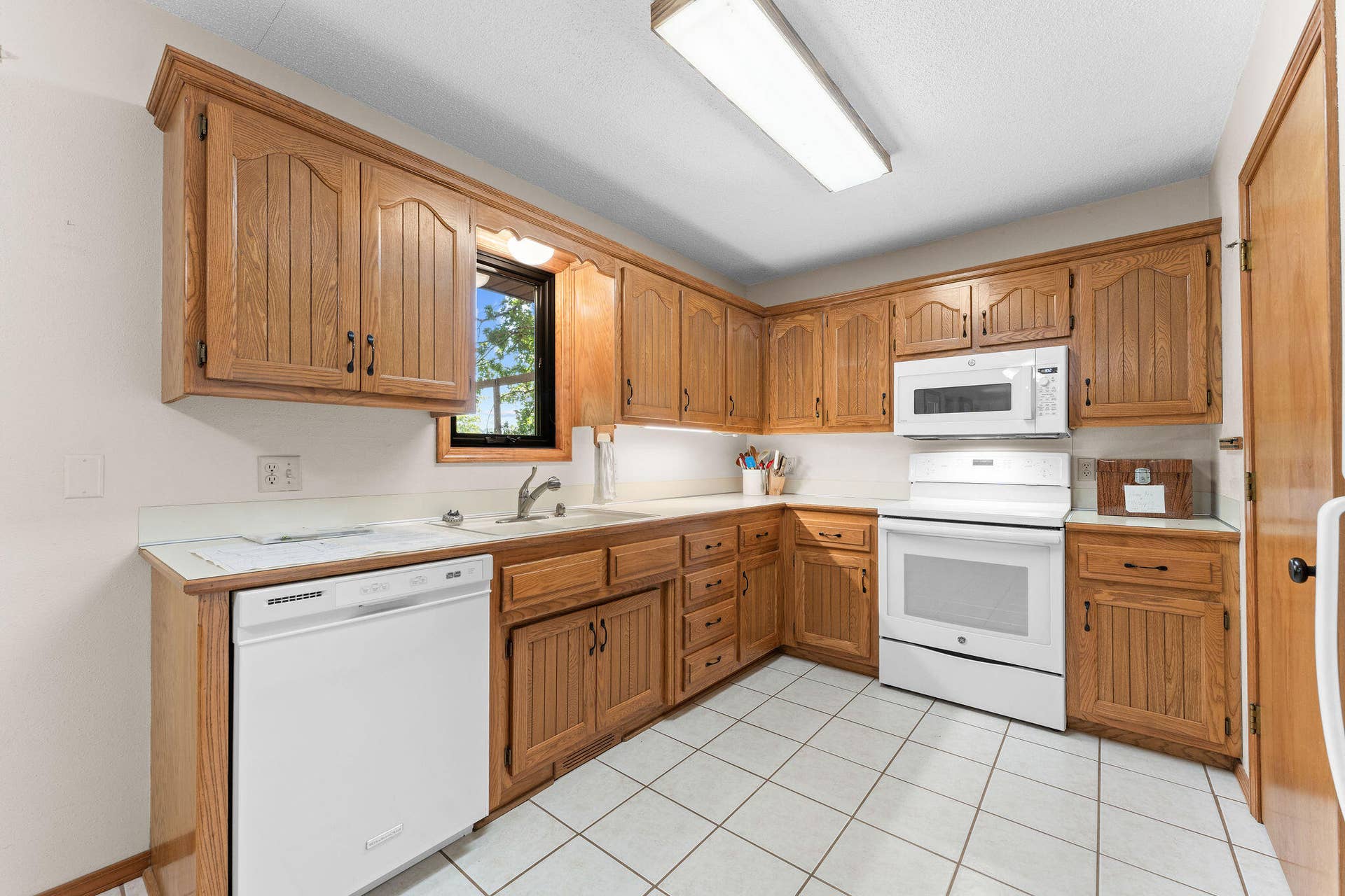 107 Oak Drive, Kimberling City, MO 65686 a Great Kitchen