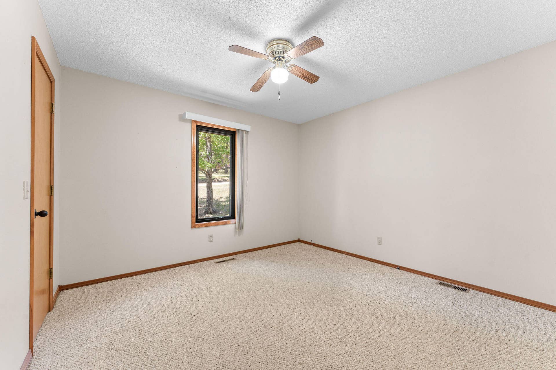 107 Oak Drive, Kimberling City, MO 65686 Large Guest Rm 3