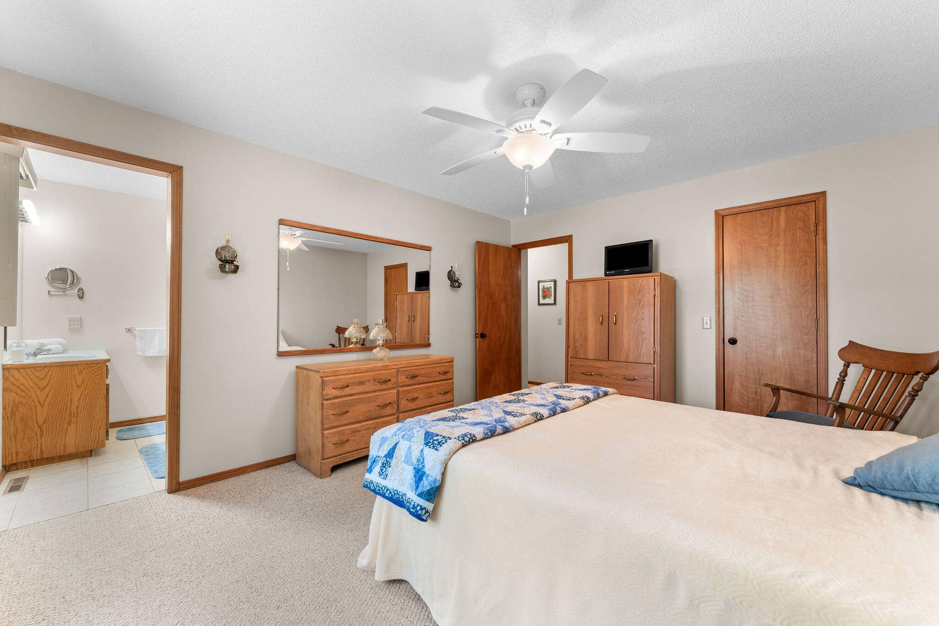 107 Oak Drive, Kimberling City, MO 65686 Large Master Bdrm