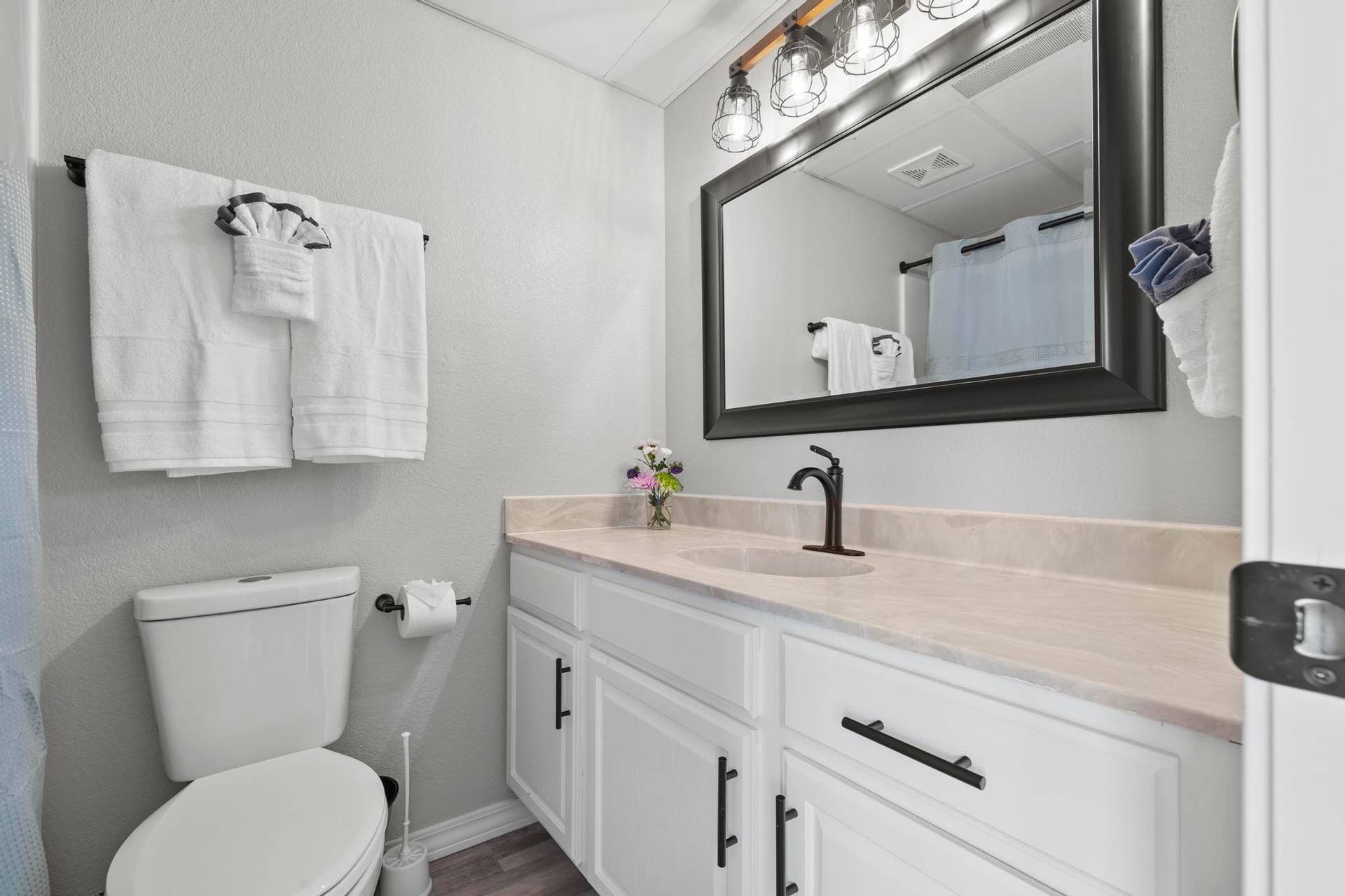 Bathroom Unit 118