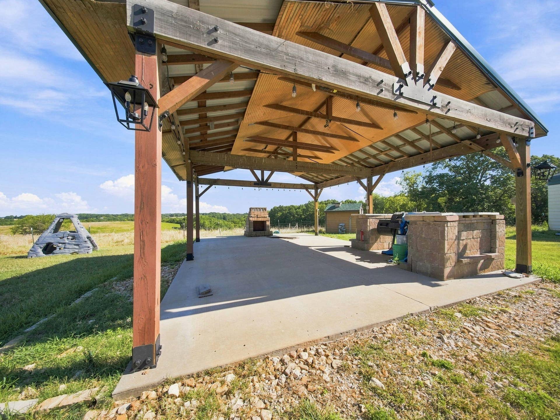 495 Shady Oak Lane, Reeds Spring, MO 65737 125-web-or-mls-patio 2