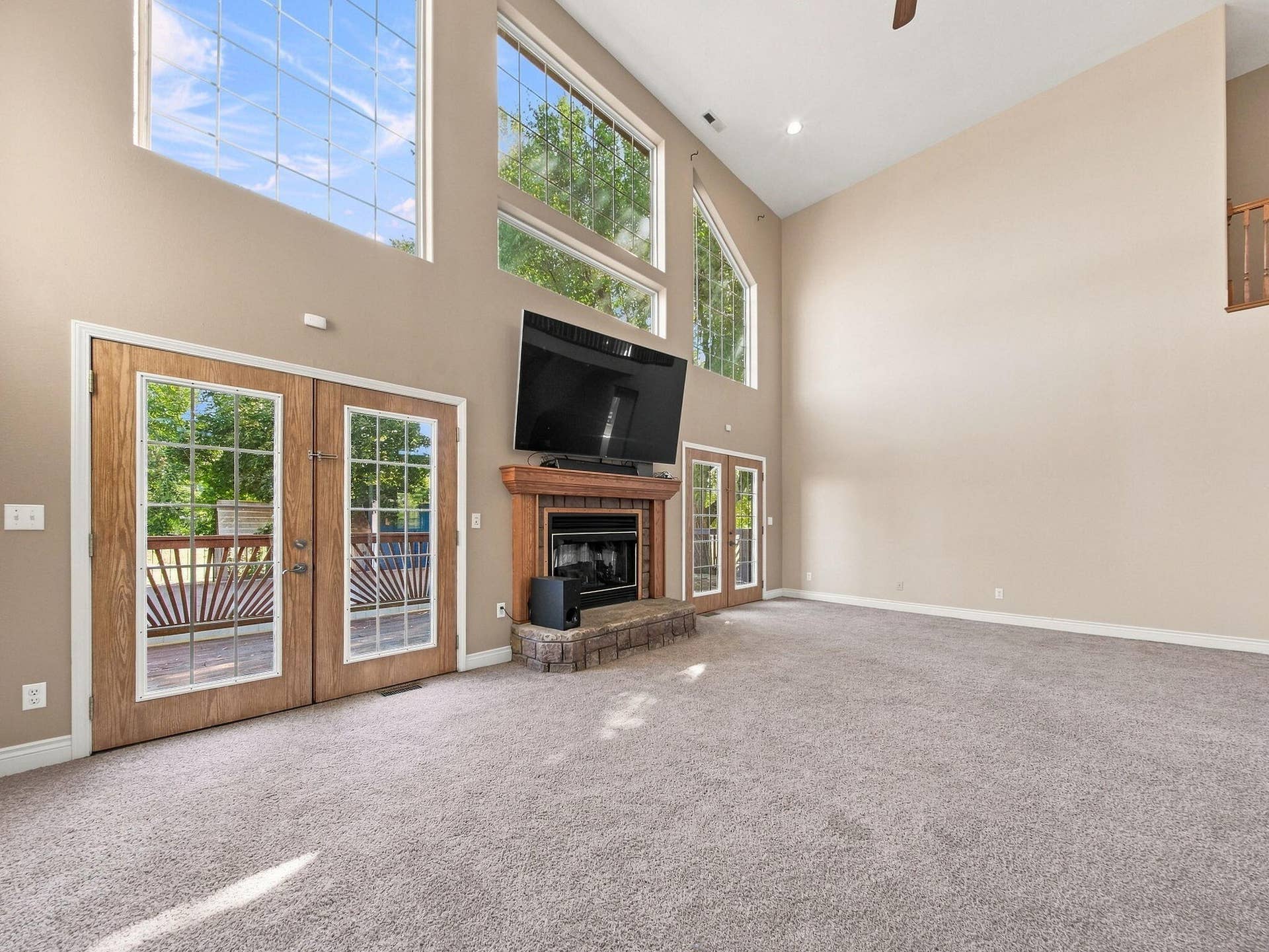 495 Shady Oak Lane, Reeds Spring, MO 65737 38-web-or-mls-living room 11