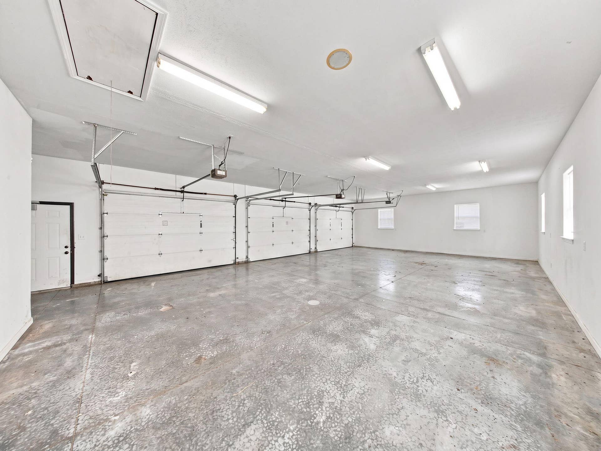 495 Shady Oak Lane, Reeds Spring, MO 65737 100-web-or-mls-garage 2