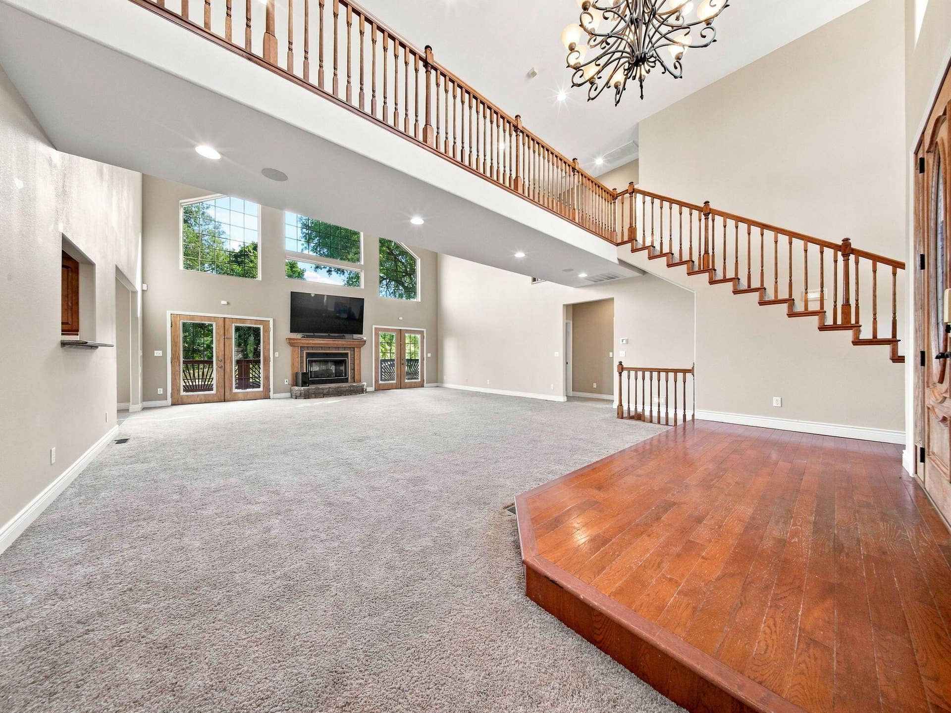 495 Shady Oak Lane, Reeds Spring, MO 65737 33-web-or-mls-living room 6