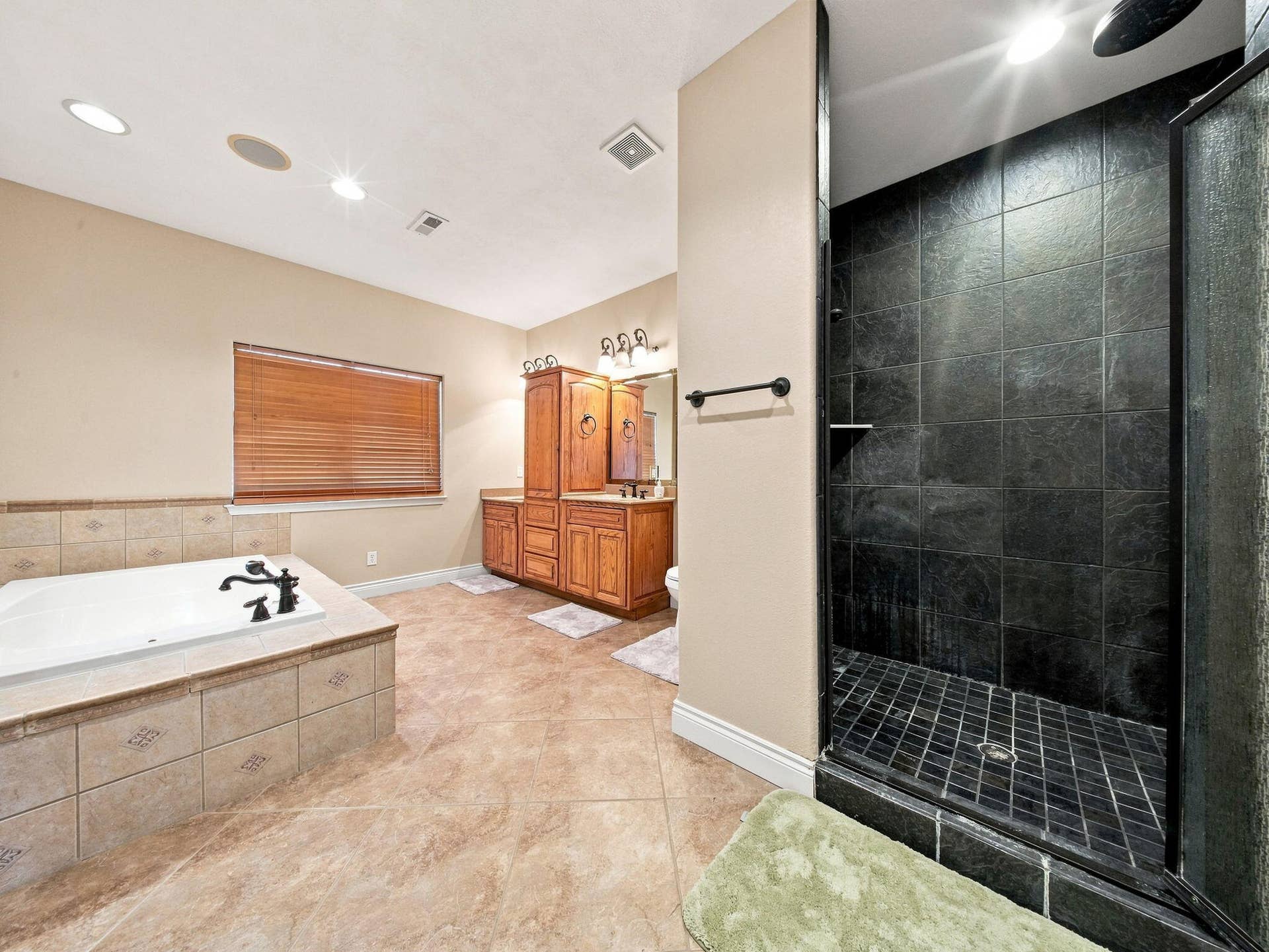 495 Shady Oak Lane, Reeds Spring, MO 65737 57-web-or-mls-master bath 1