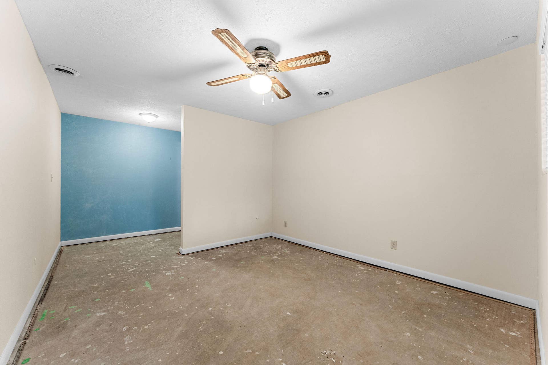 Basement room 1 with bathroom