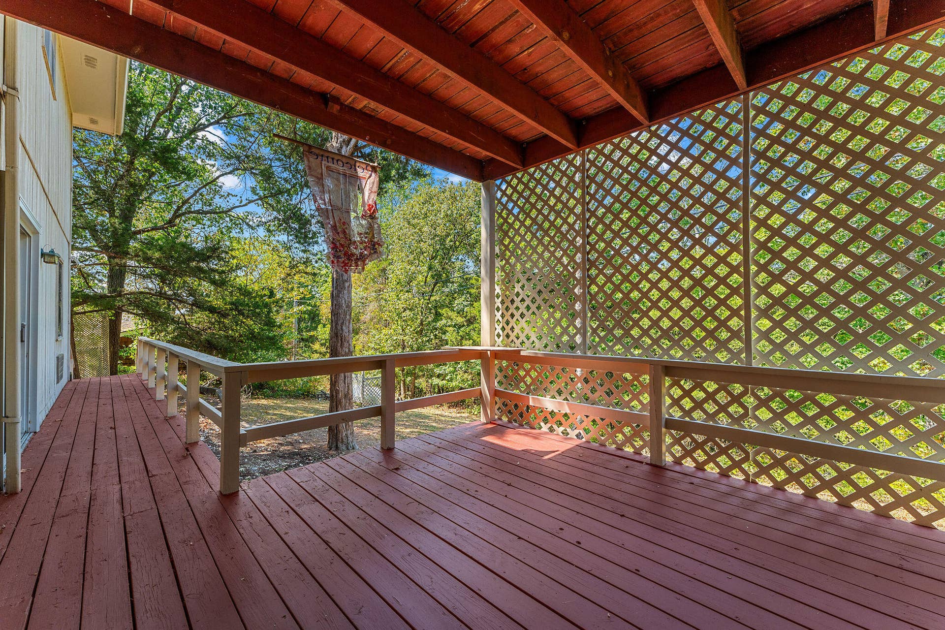Lower deck