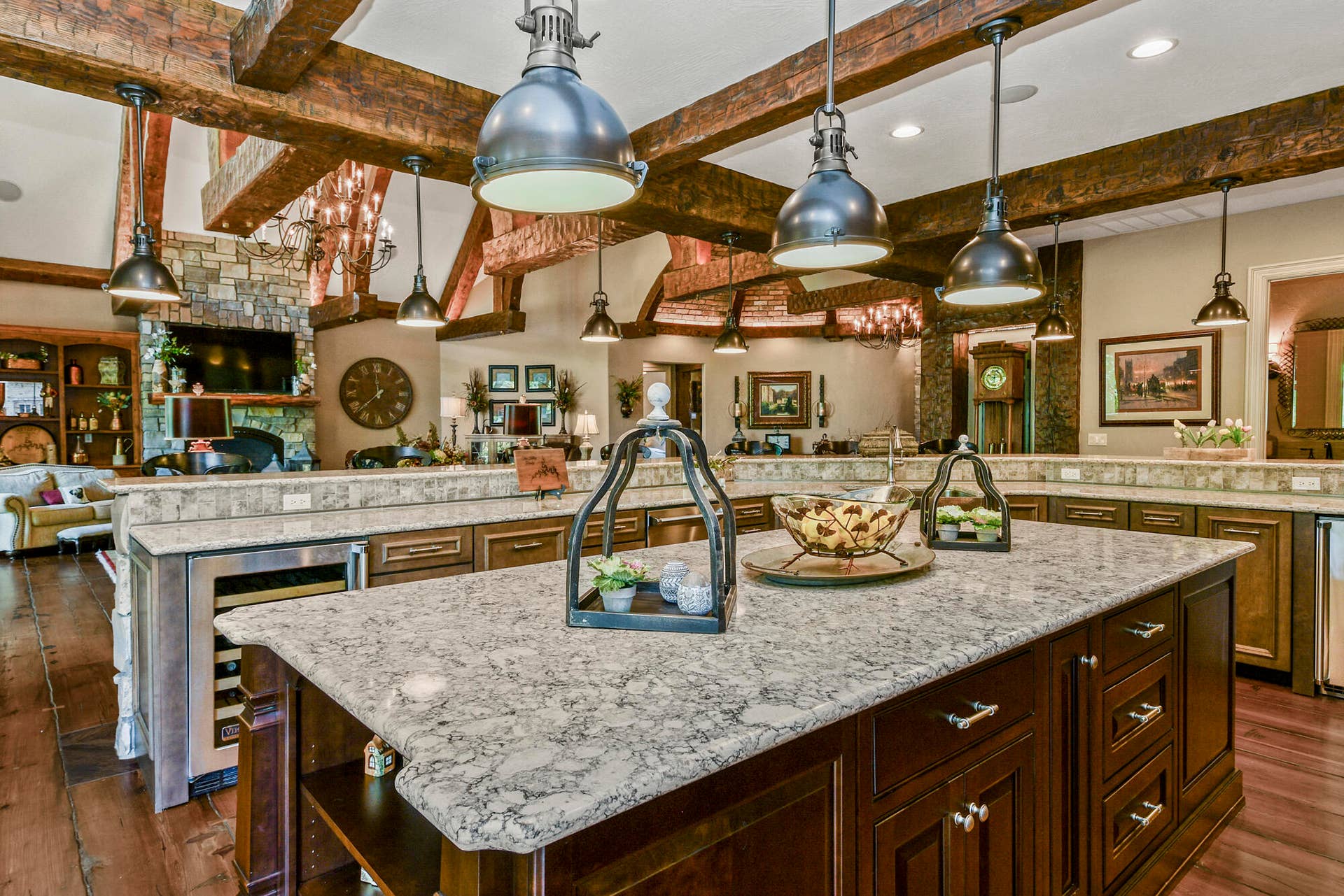 Features Quartz Throughtout