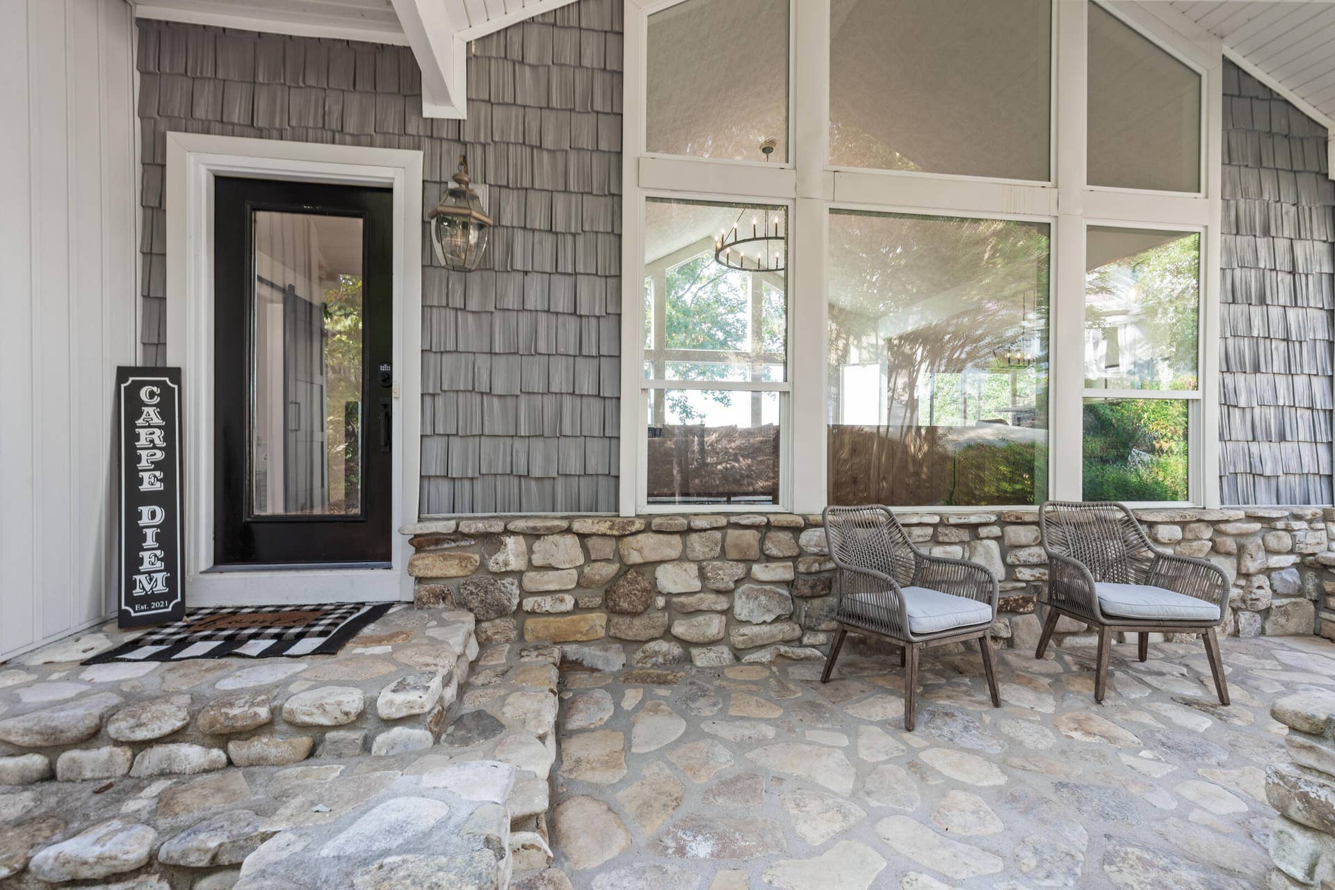 70 Stone Ledge Drive, Branson West, MO 65737 A Very Welcoming Entry