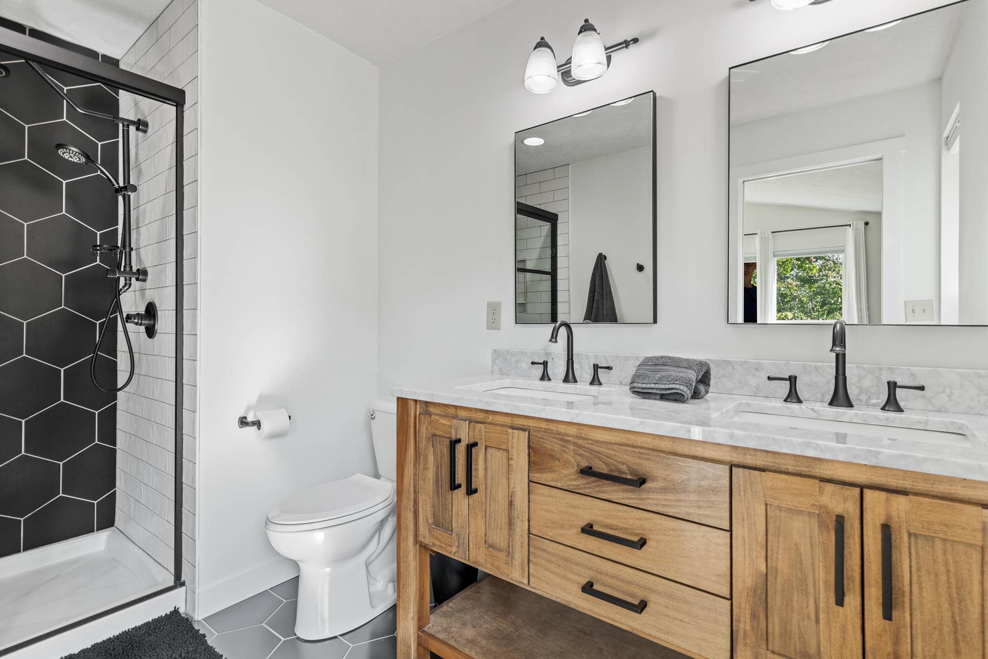 70 Stone Ledge Drive, Branson West, MO 65737 Primary EnSuite