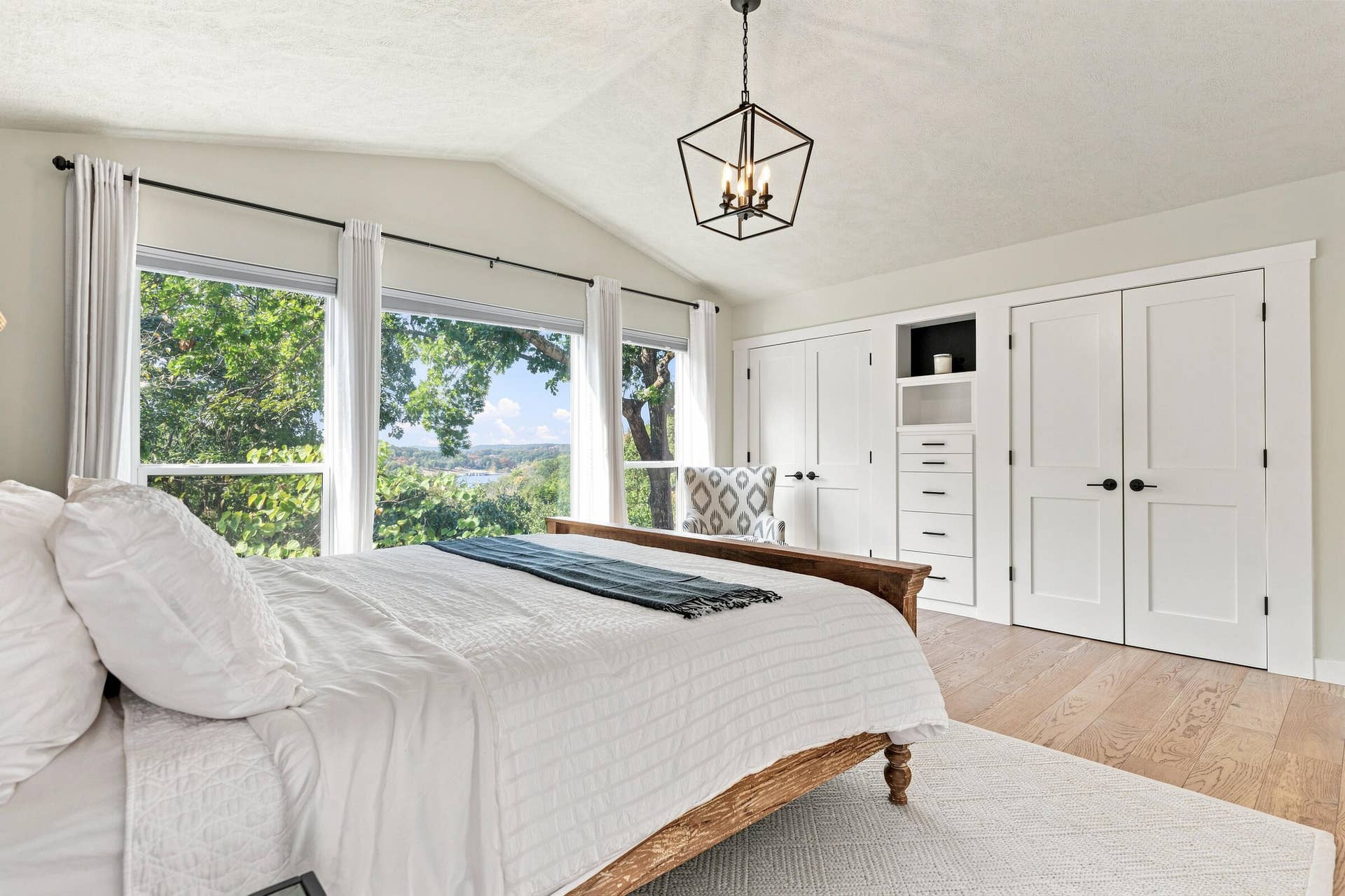 70 Stone Ledge Drive, Branson West, MO 65737 Primary Suite with Lake View