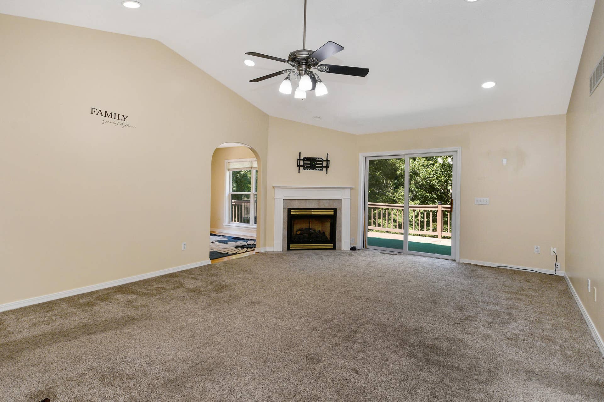 215 Queensberry Road, Branson West, MO 65737 5 07