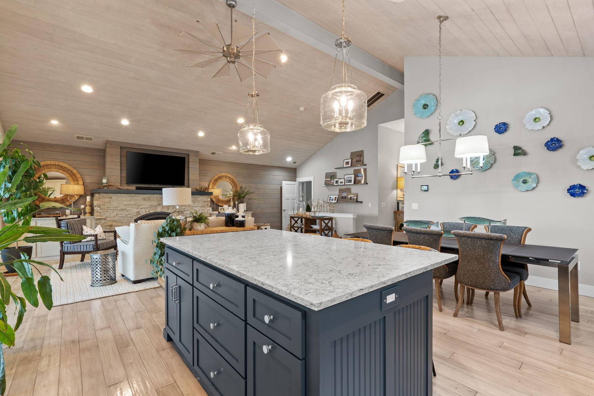 263 Omega Lane, Kimberling City, MO 65686 263-Omega-Ln-Crafted-Lake-Kitchen