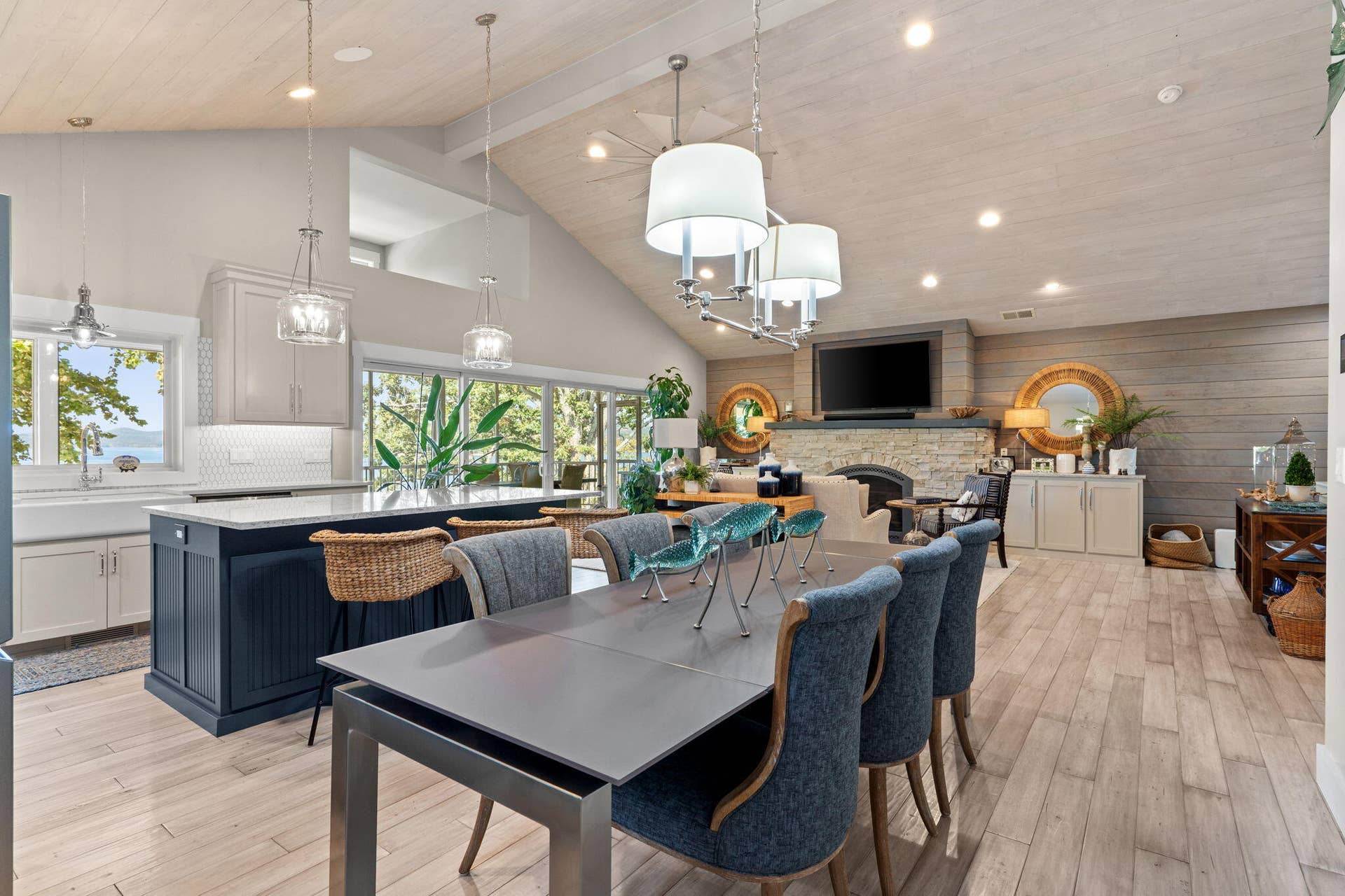 263 Omega Lane, Kimberling City, MO 65686 263-Omega-Ln-Luxury-Lake-Dining