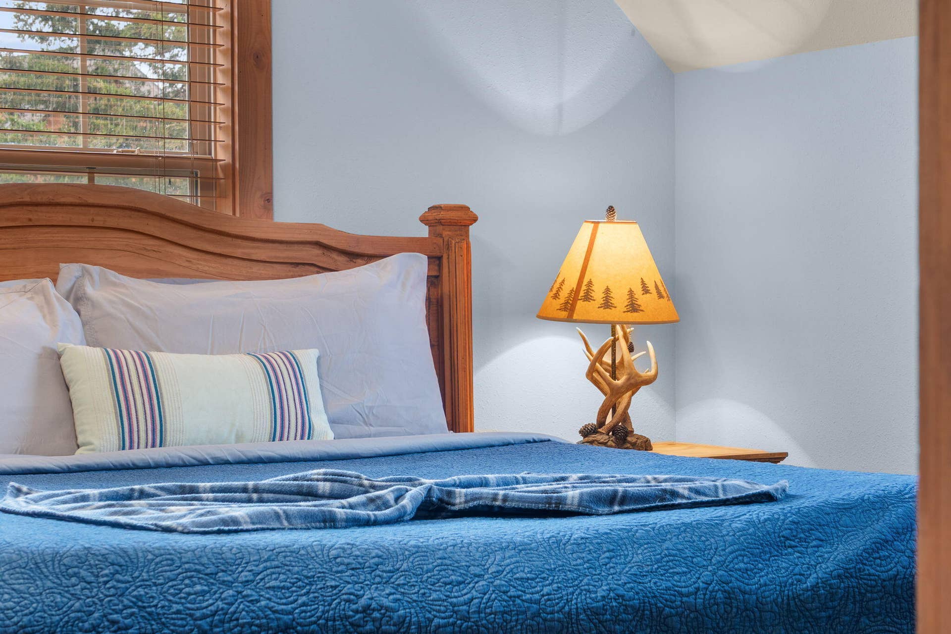 115 Baldknobber Drive, #26, Branson West, MO 65737 115-Baldknobber-Dr-Relaxing-Bedroom