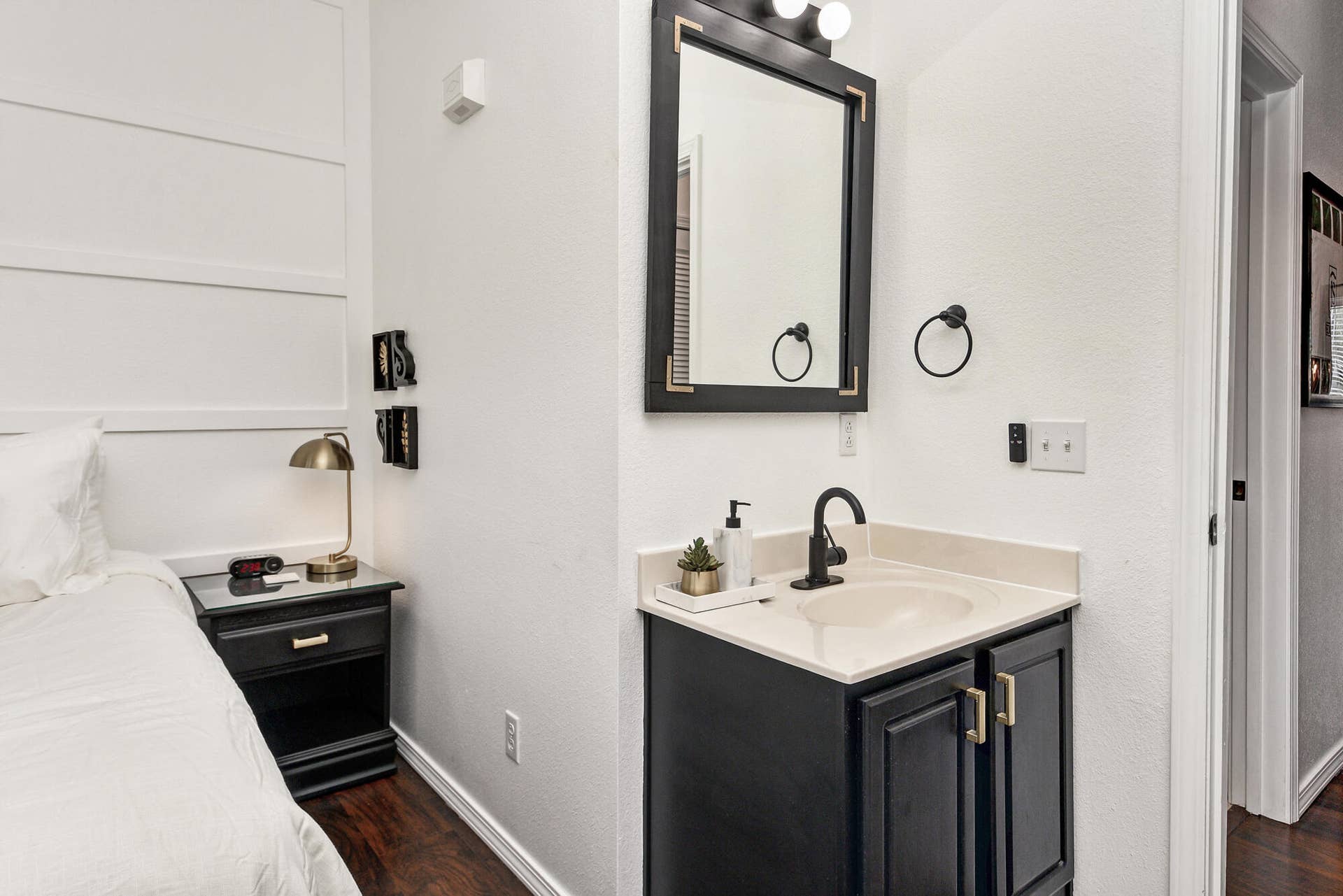 1001 Golf Drive, #15, Branson West, MO 65737 Bedroom Sink