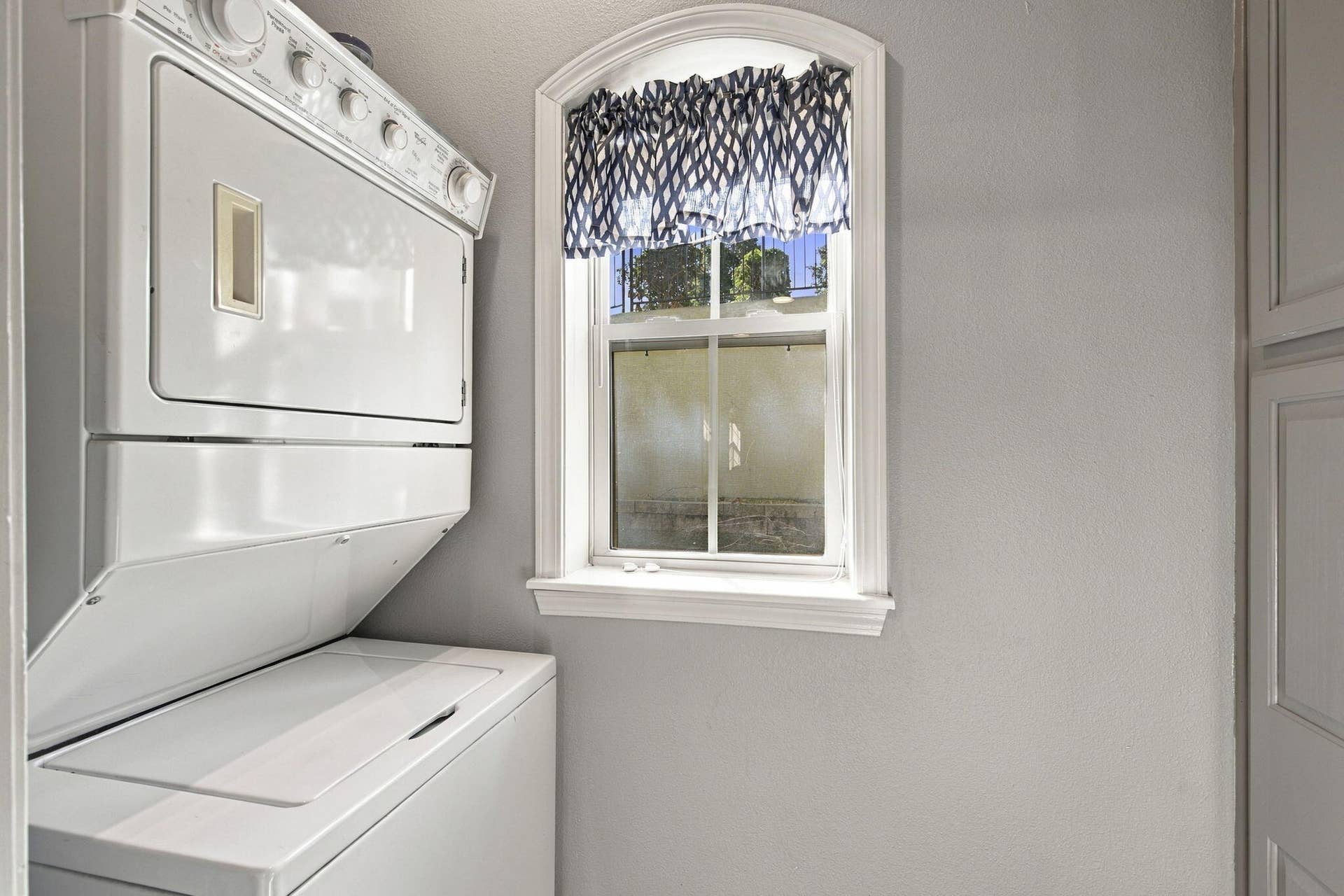 Washer/Dryer Included