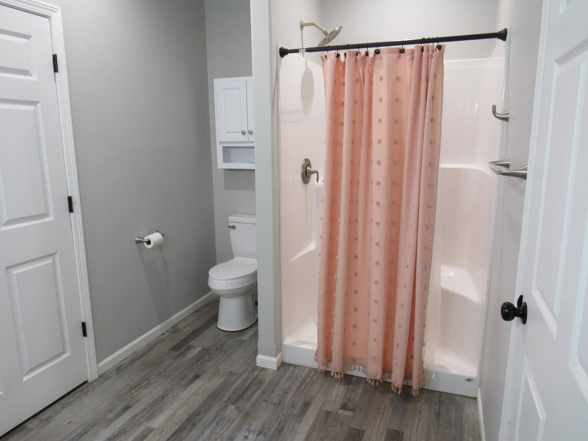 Main Bath Pic 2