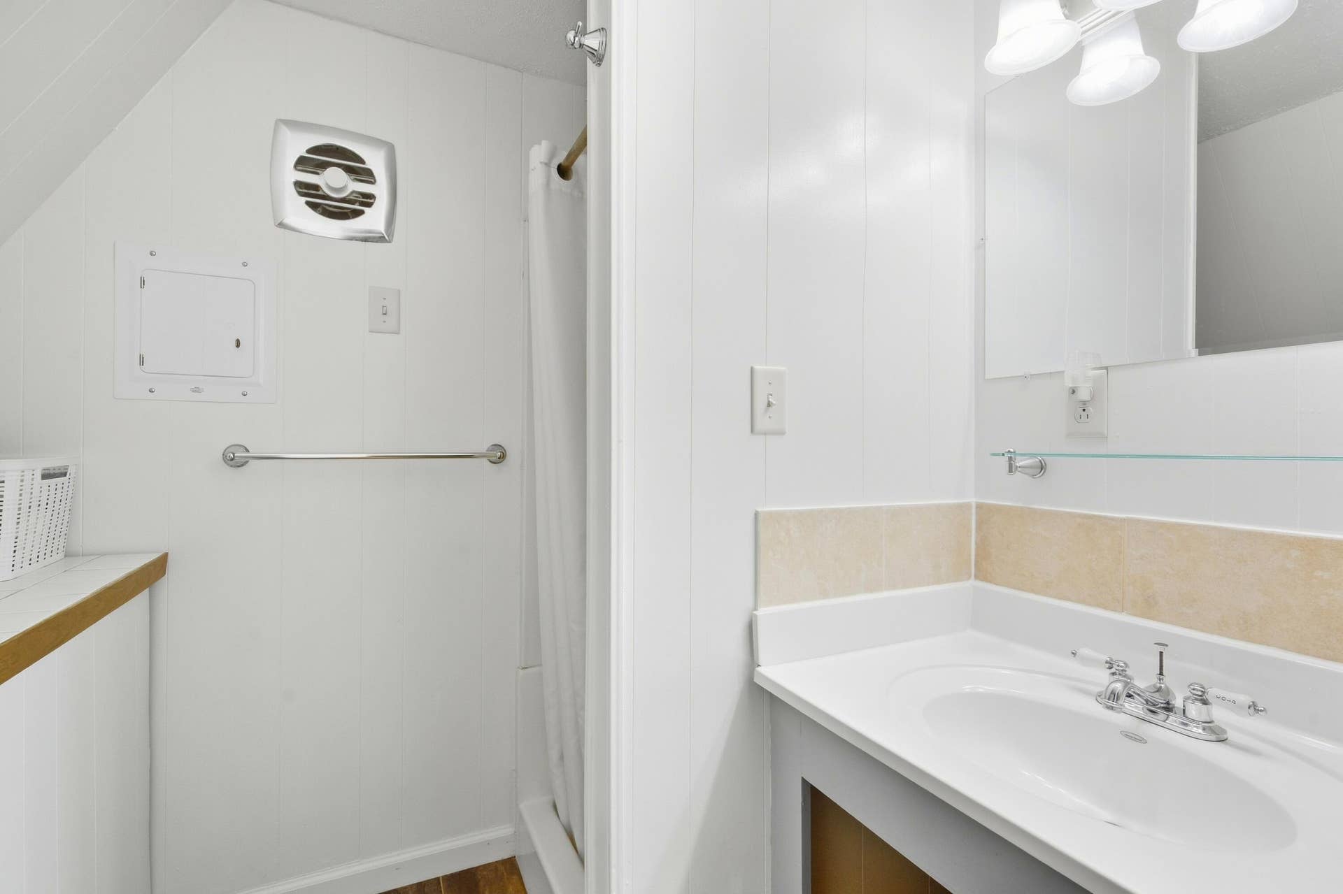 353 Deep Water Circle, Reeds Spring, MO 65737 Bathroom