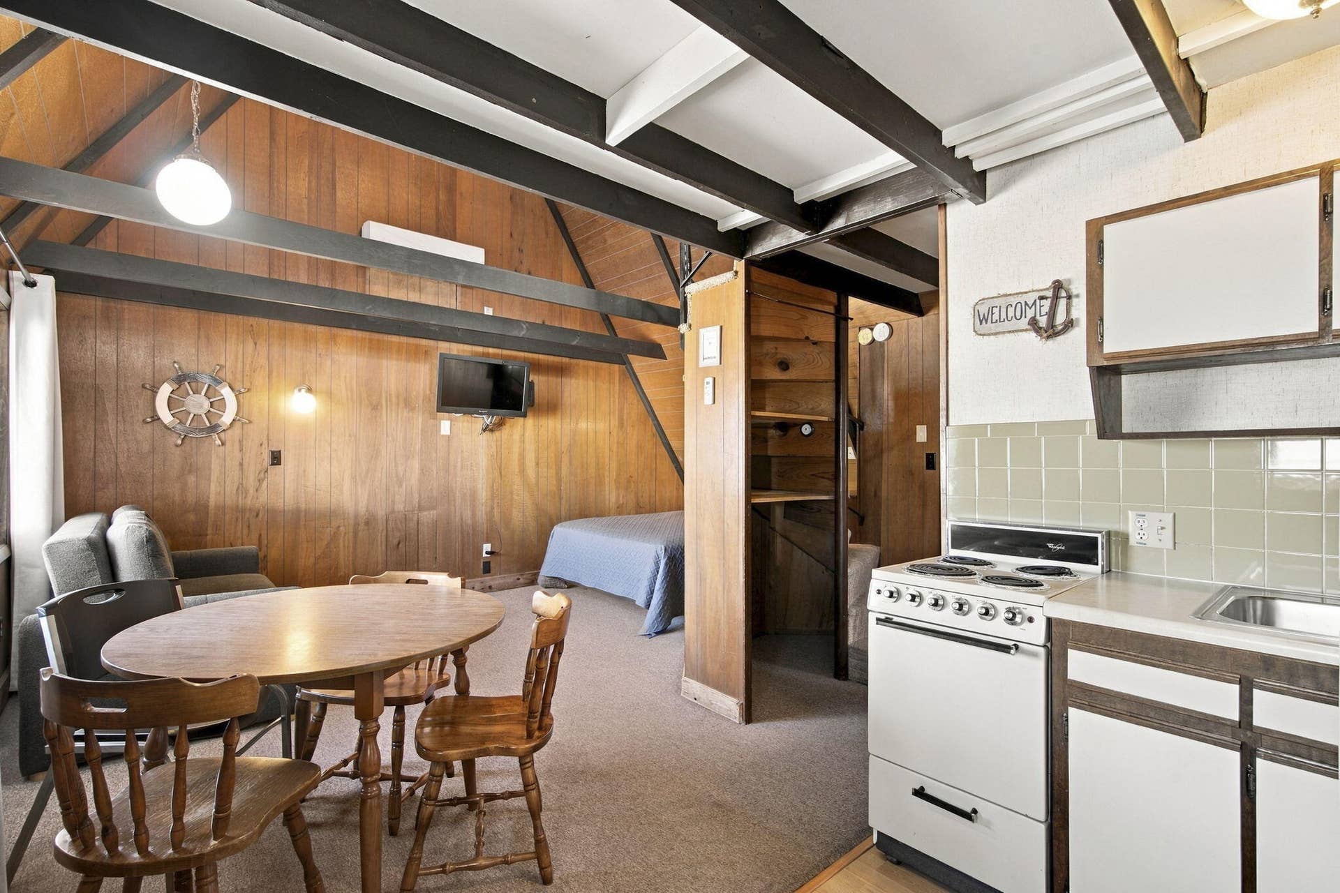 Kitchen/Dining Area