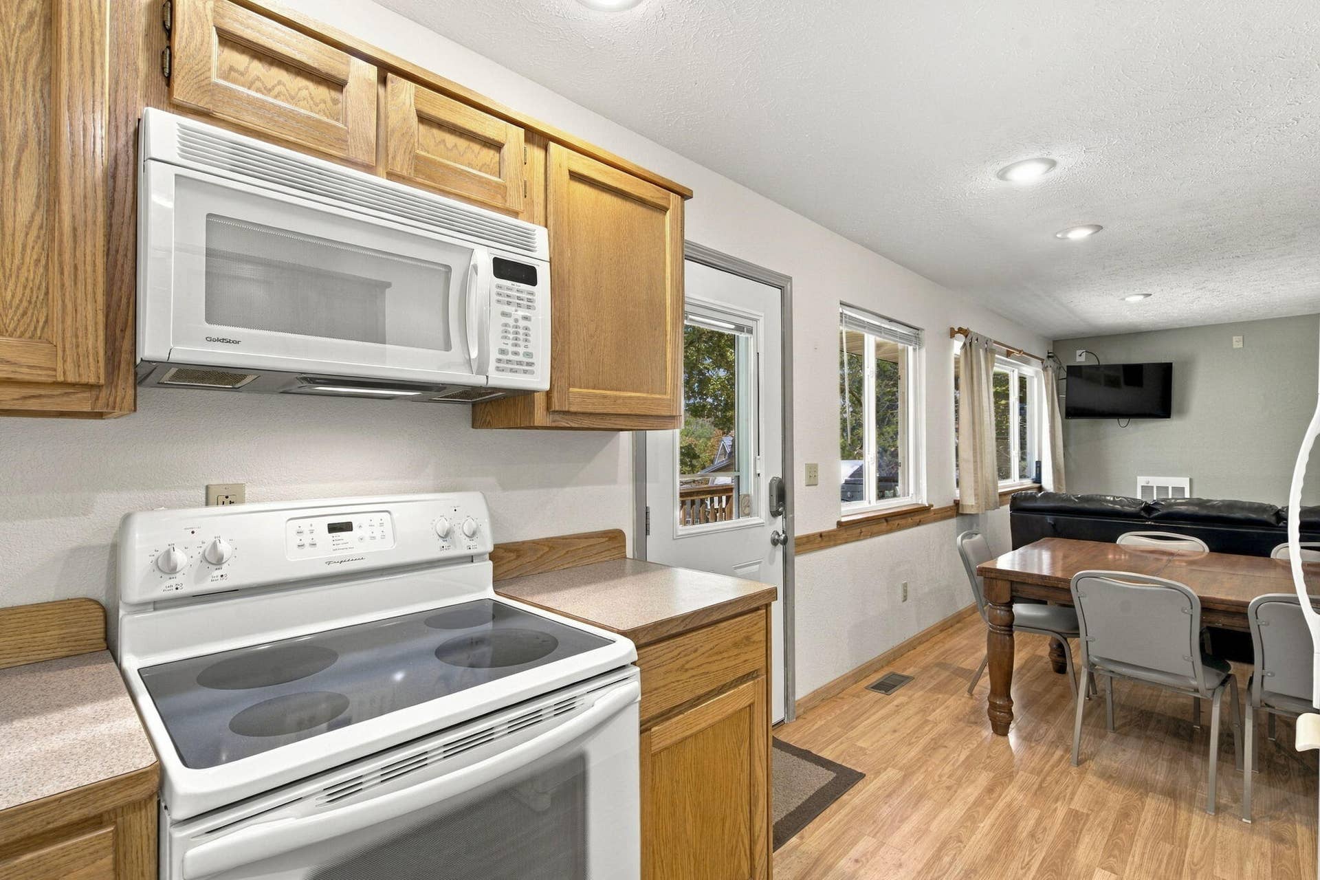 Unit 11 Kitchen/Dining