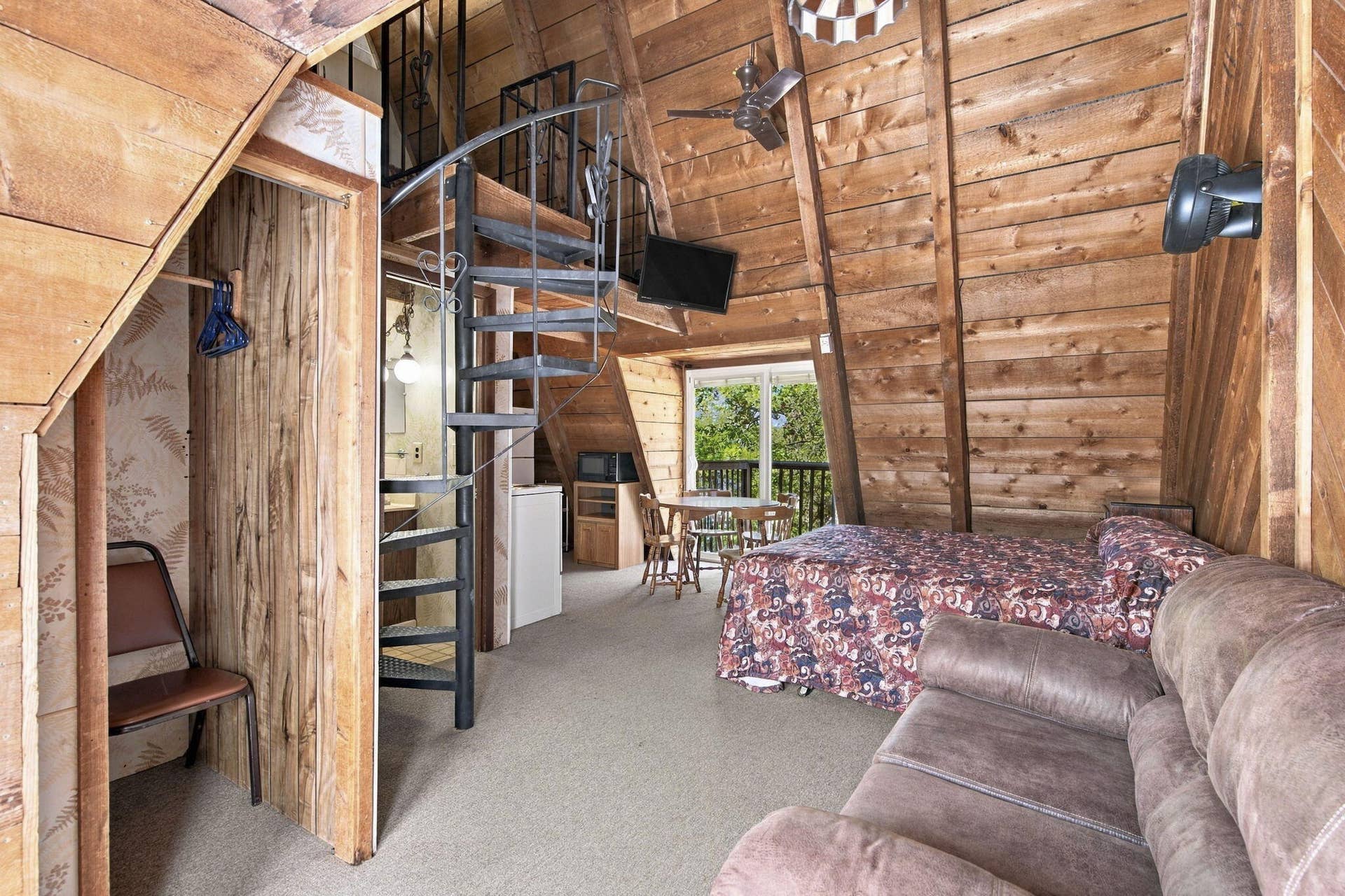 455 Eagle Drive, Reeds Spring, MO 65737 1-Bedroom Condo Living Area