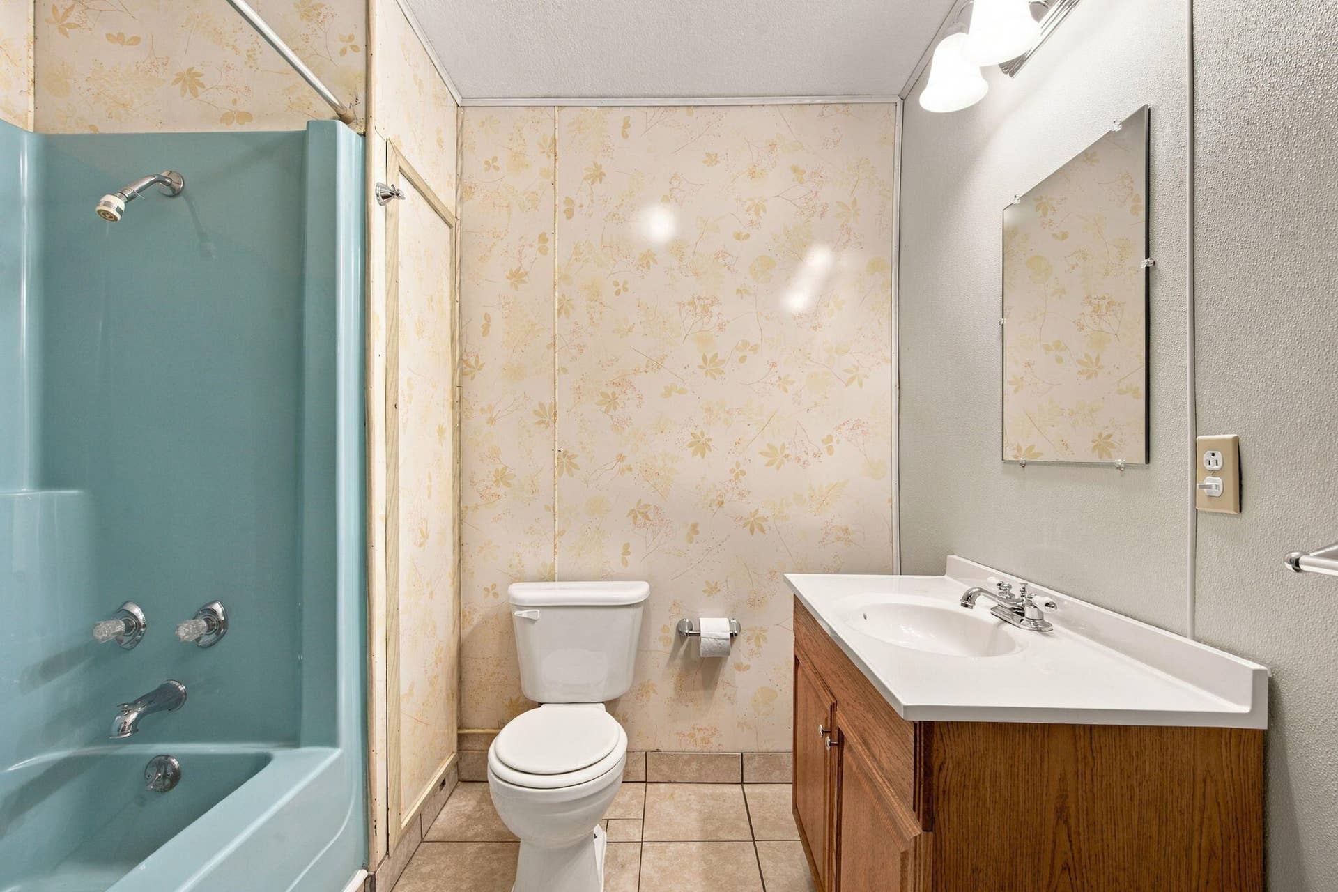 455 Eagle Drive, Reeds Spring, MO 65737 Bathroom 1
