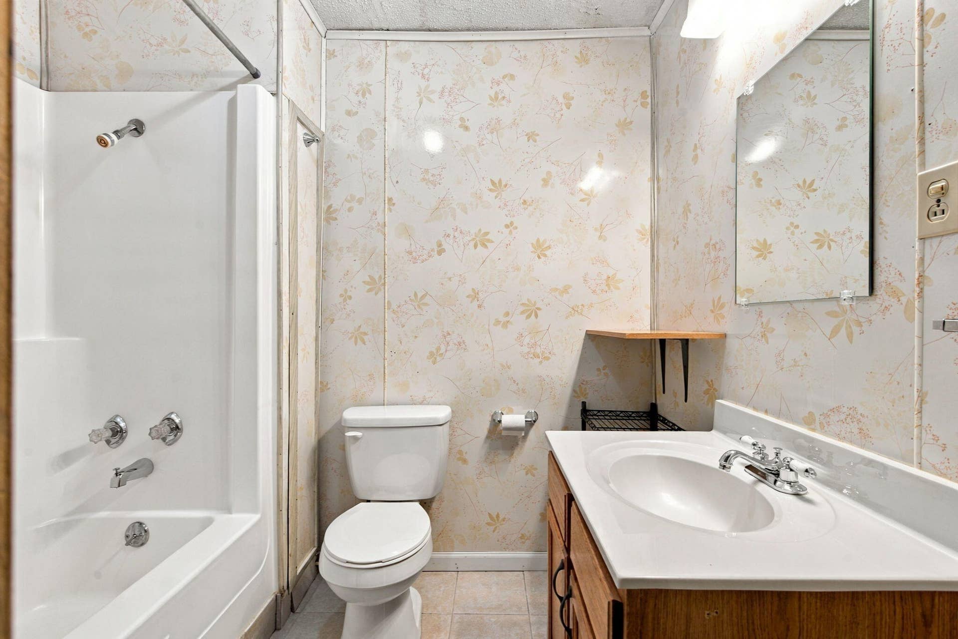 455 Eagle Drive, Reeds Spring, MO 65737 Bathroom 2