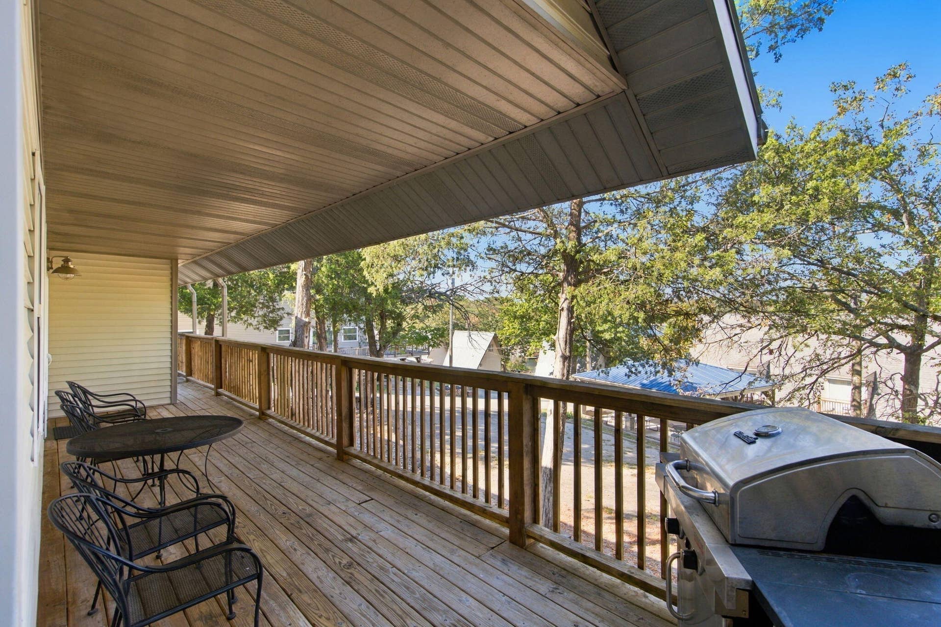423 & 425 Eagle Drive, Reeds Spring, MO 65737 Front Porch