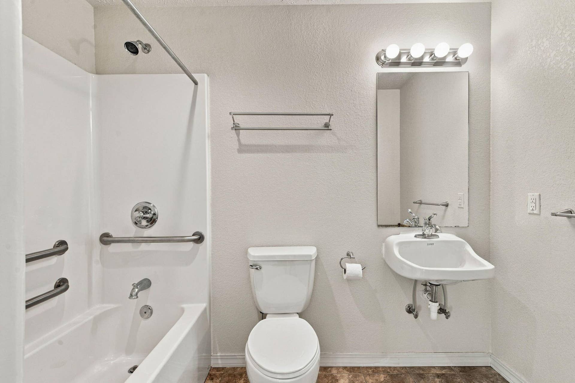 423 & 425 Eagle Drive, Reeds Spring, MO 65737 Unit 23 Bathroom 1