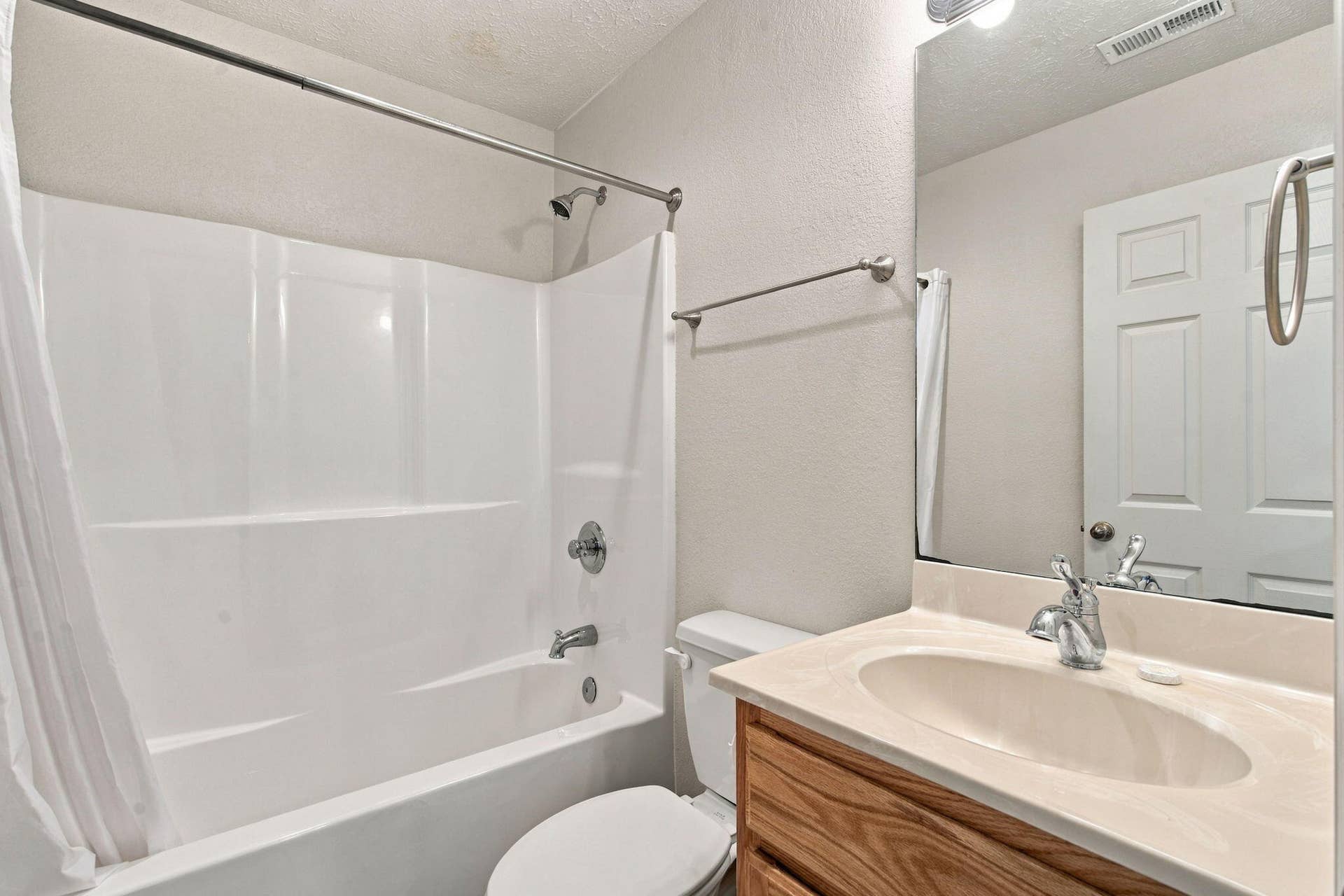 423 & 425 Eagle Drive, Reeds Spring, MO 65737 Unit 23 Bathroom 2
