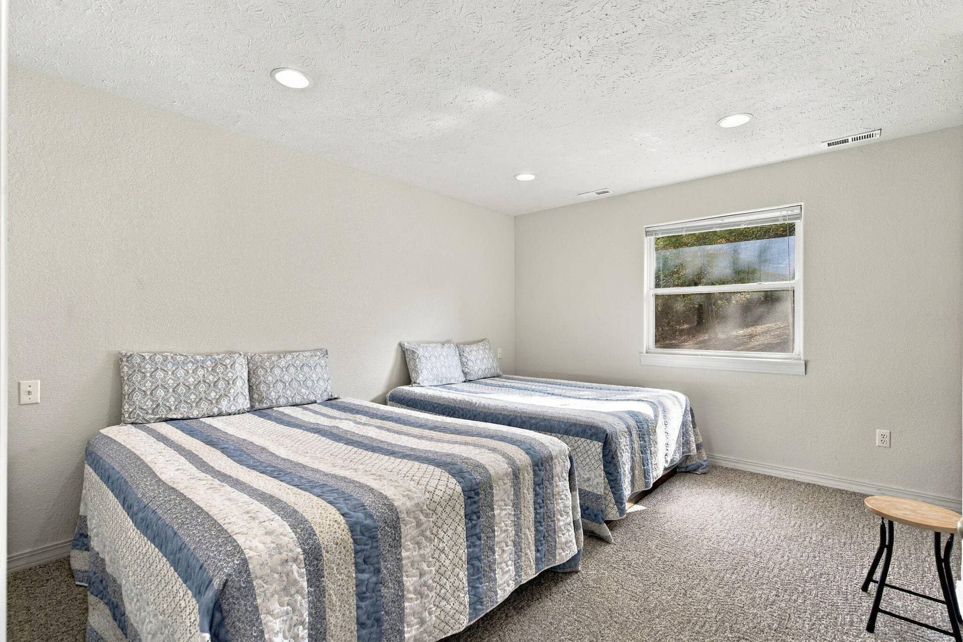 423 & 425 Eagle Drive, Reeds Spring, MO 65737 Unit 22 Bedroom 2
