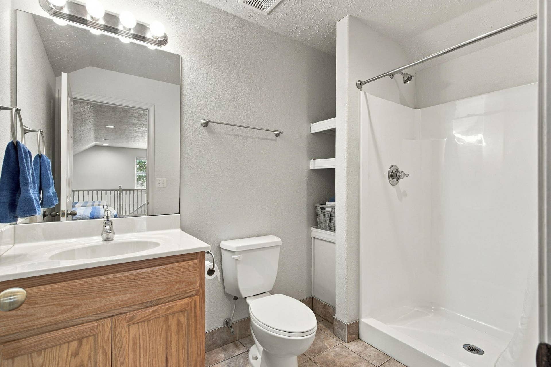 423 & 425 Eagle Drive, Reeds Spring, MO 65737 Unit 22 Bathroom 3