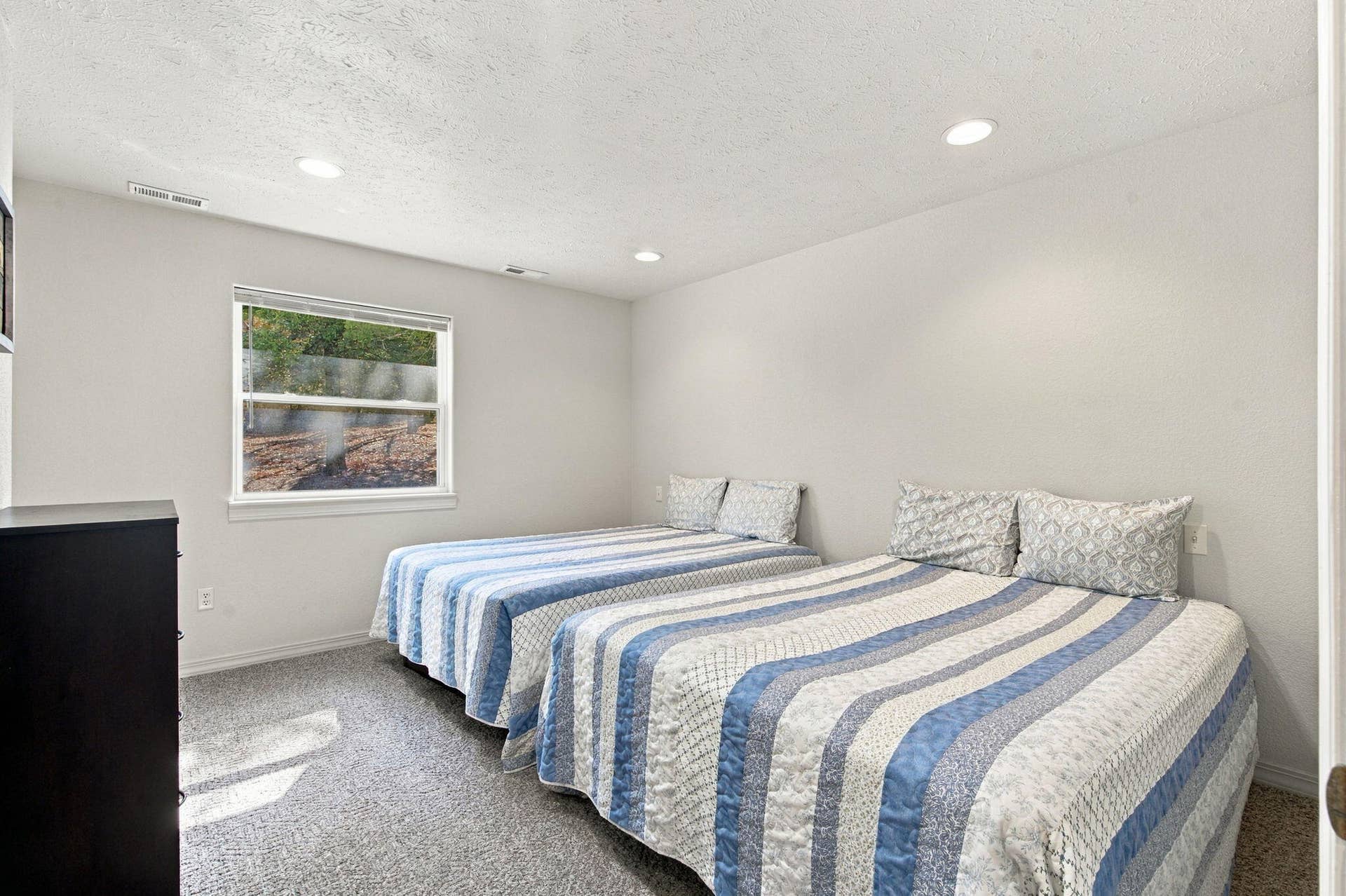 423 & 425 Eagle Drive, Reeds Spring, MO 65737 Unit 23 Bedroom 2