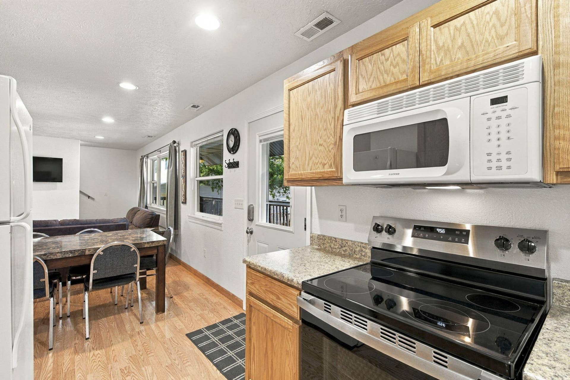423 Eagle Drive, Reeds Spring, MO 65737 Kitchen/Dining