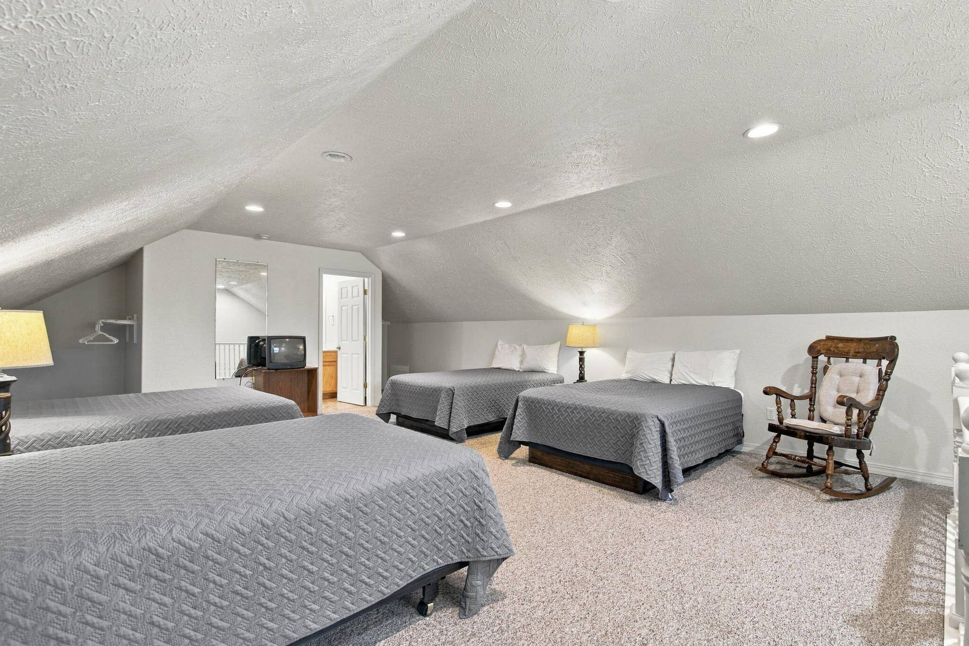 425 Eagle Drive, Reeds Spring, MO 65737 Upstairs