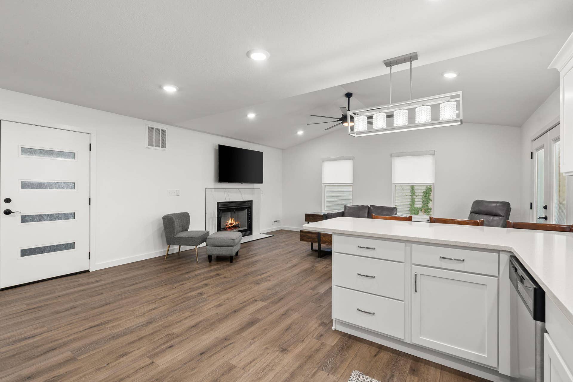 119 Teepee Lane, Kimberling City, MO 65686 119-Teepee-Ln-Modern-Lake-Kitchen