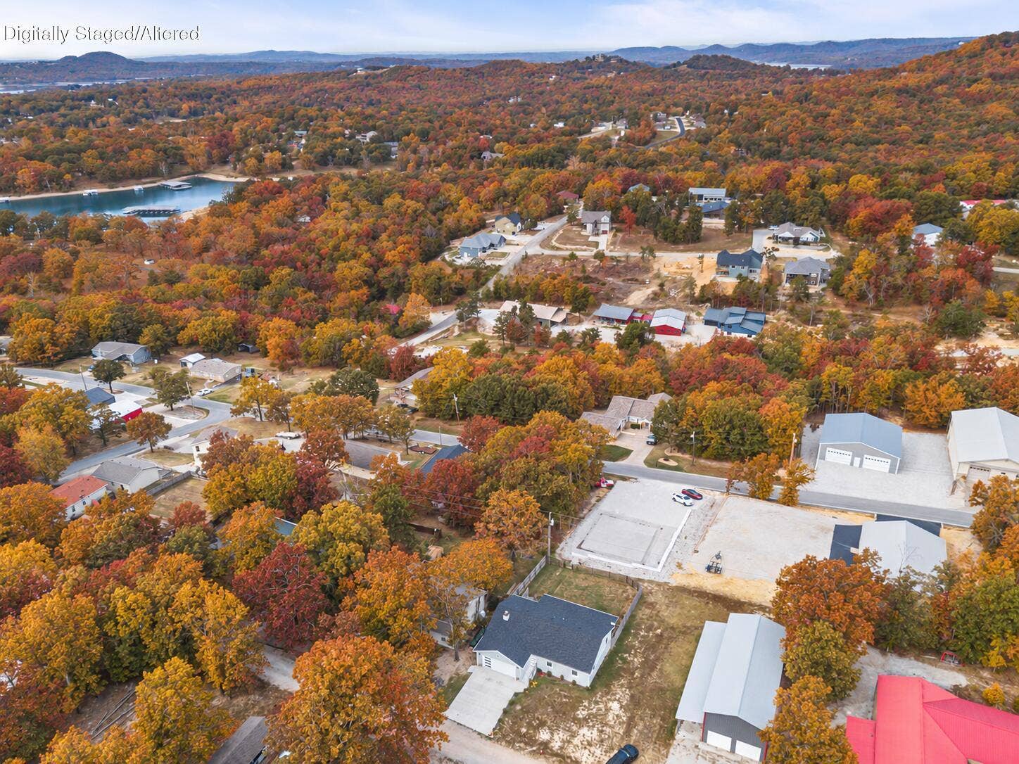 119 Teepee Lane, Kimberling City, MO 65686 Ozarks Lakeside Home in Autumn-12