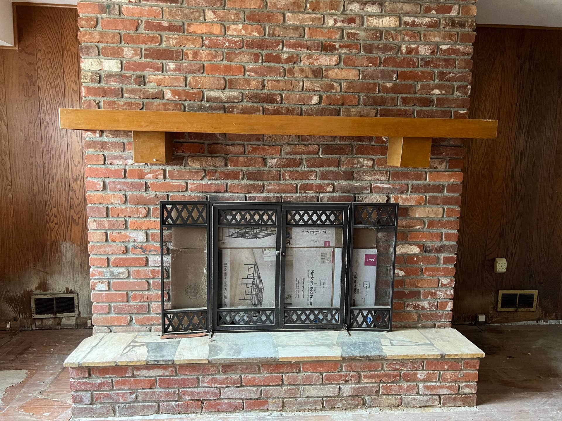2918 E Clovis Circle, Springfield, MO 65804 Fireplace