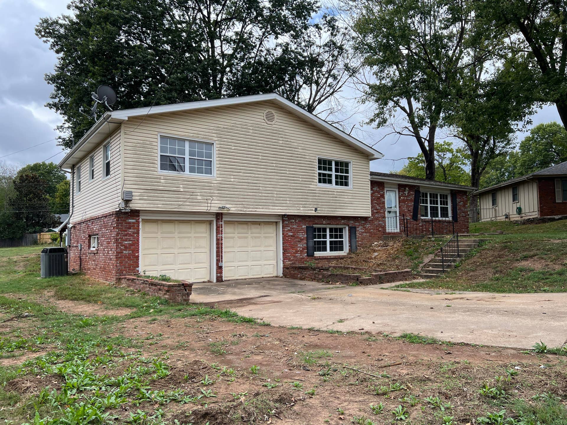2918 E Clovis Circle, Springfield, MO 65804 Left