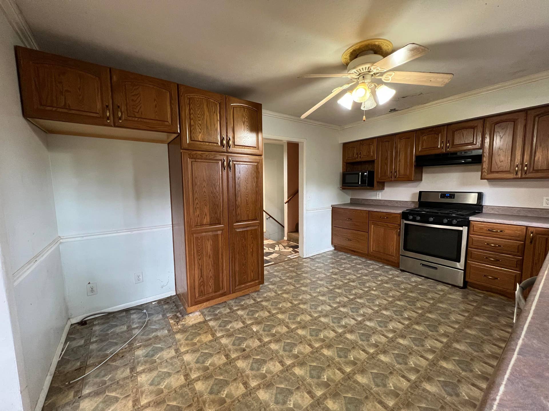 2918 E Clovis Circle, Springfield, MO 65804 Kitchen