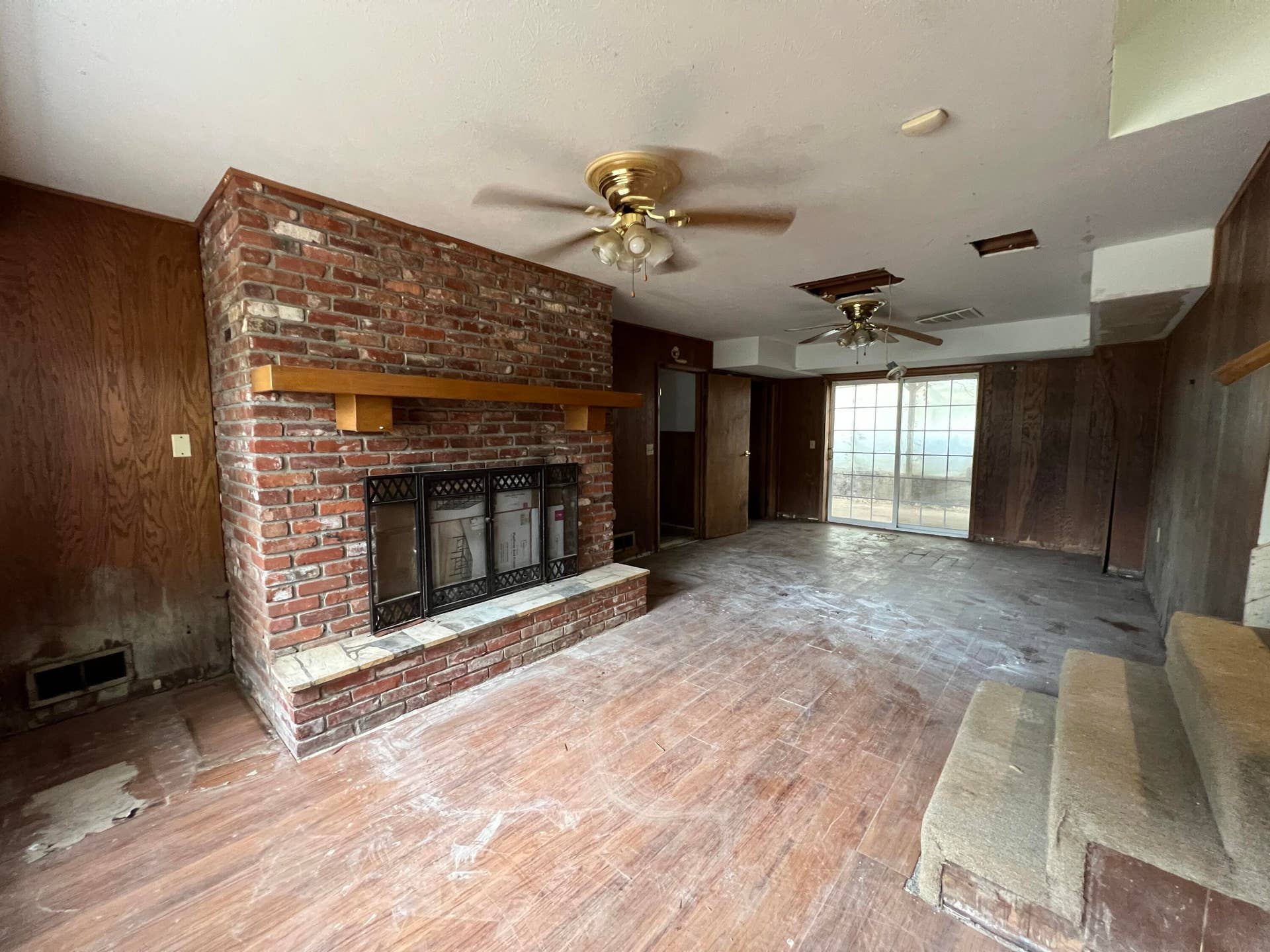 2918 E Clovis Circle, Springfield, MO 65804 Hearth Room/Family Room