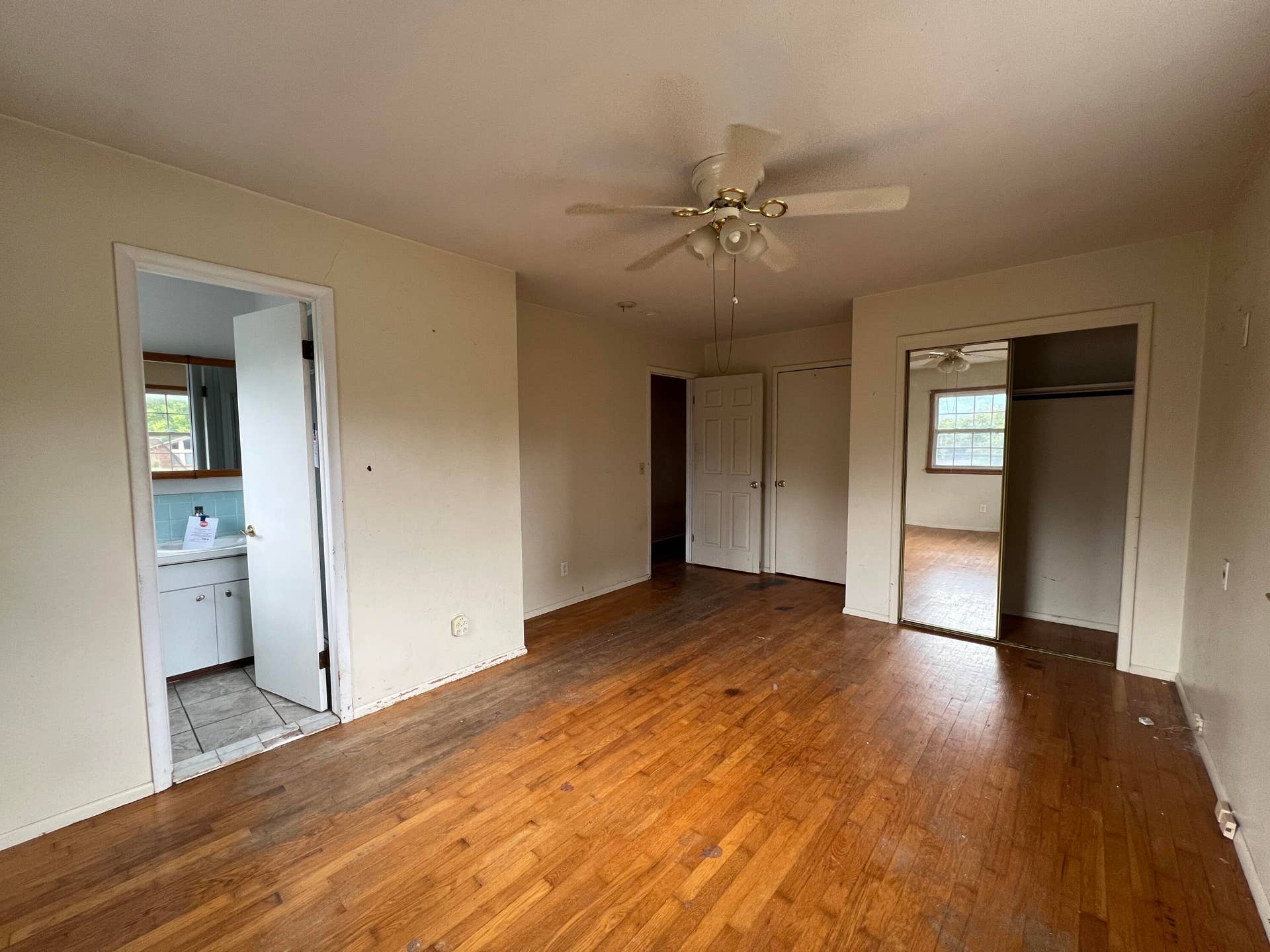 2918 E Clovis Circle, Springfield, MO 65804 Primary Bedroom