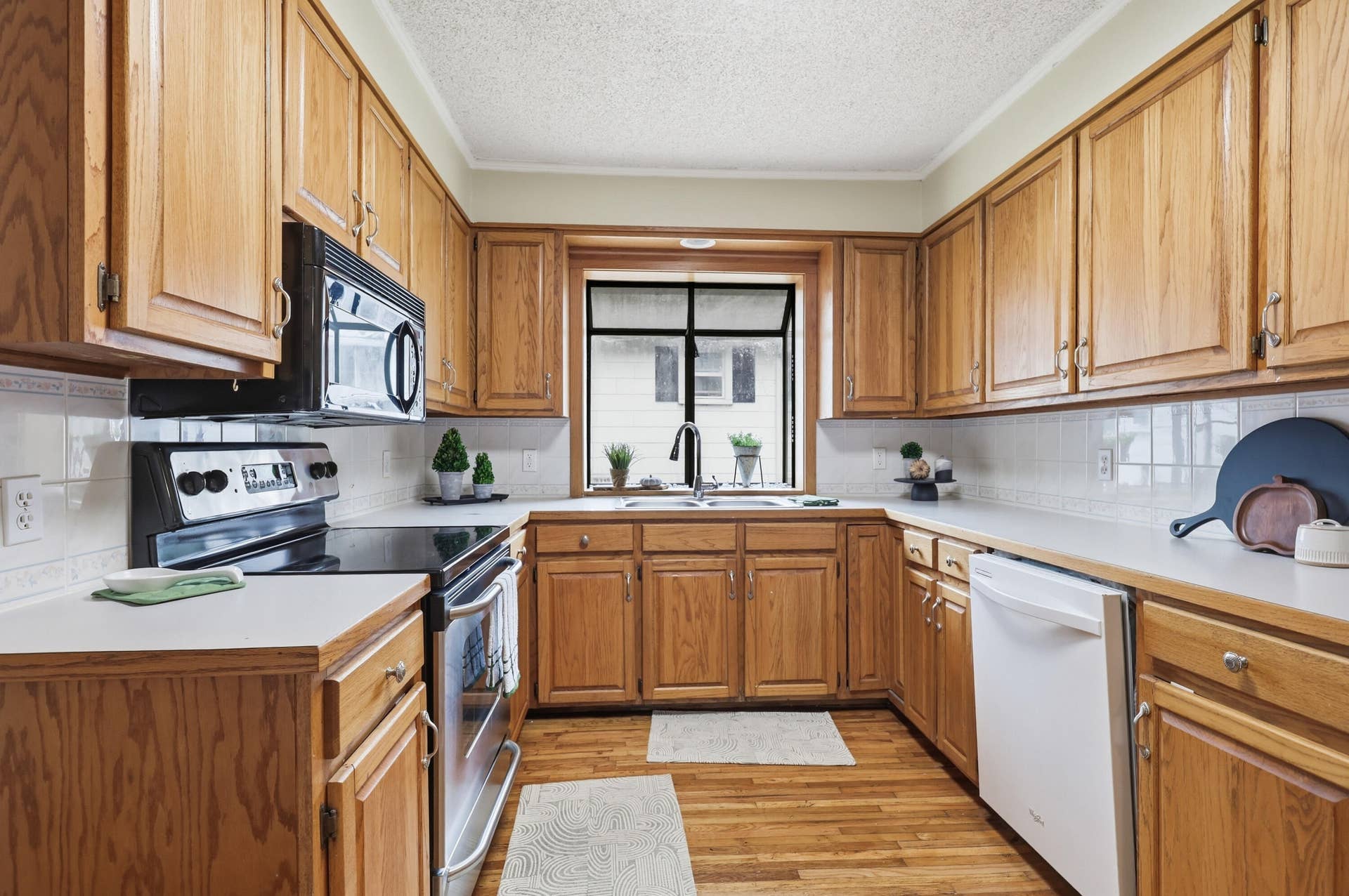 430 S Valley Street, Neosho, MO 64850 012