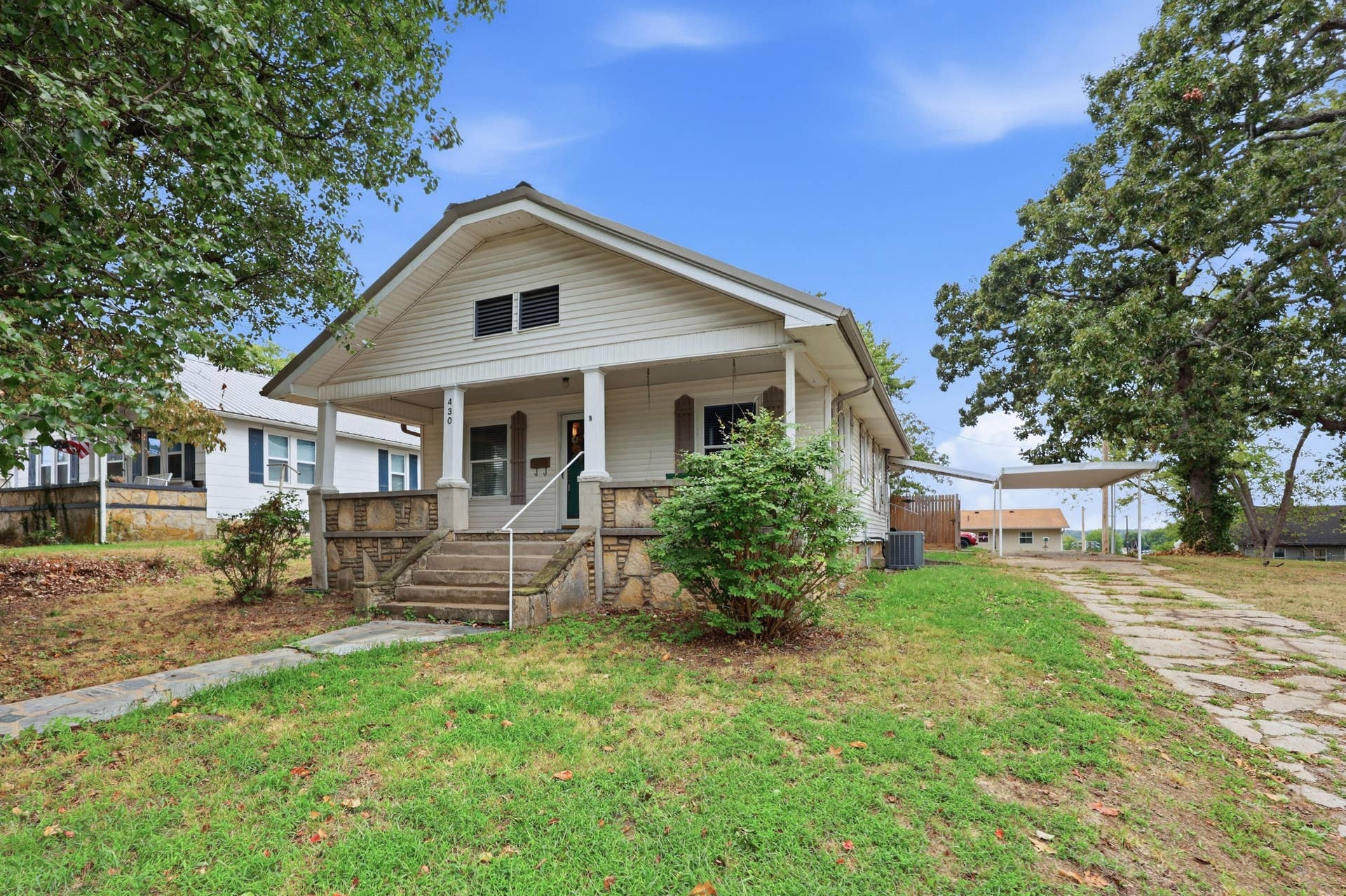 430 S Valley Street, Neosho, MO 64850 Front of Home